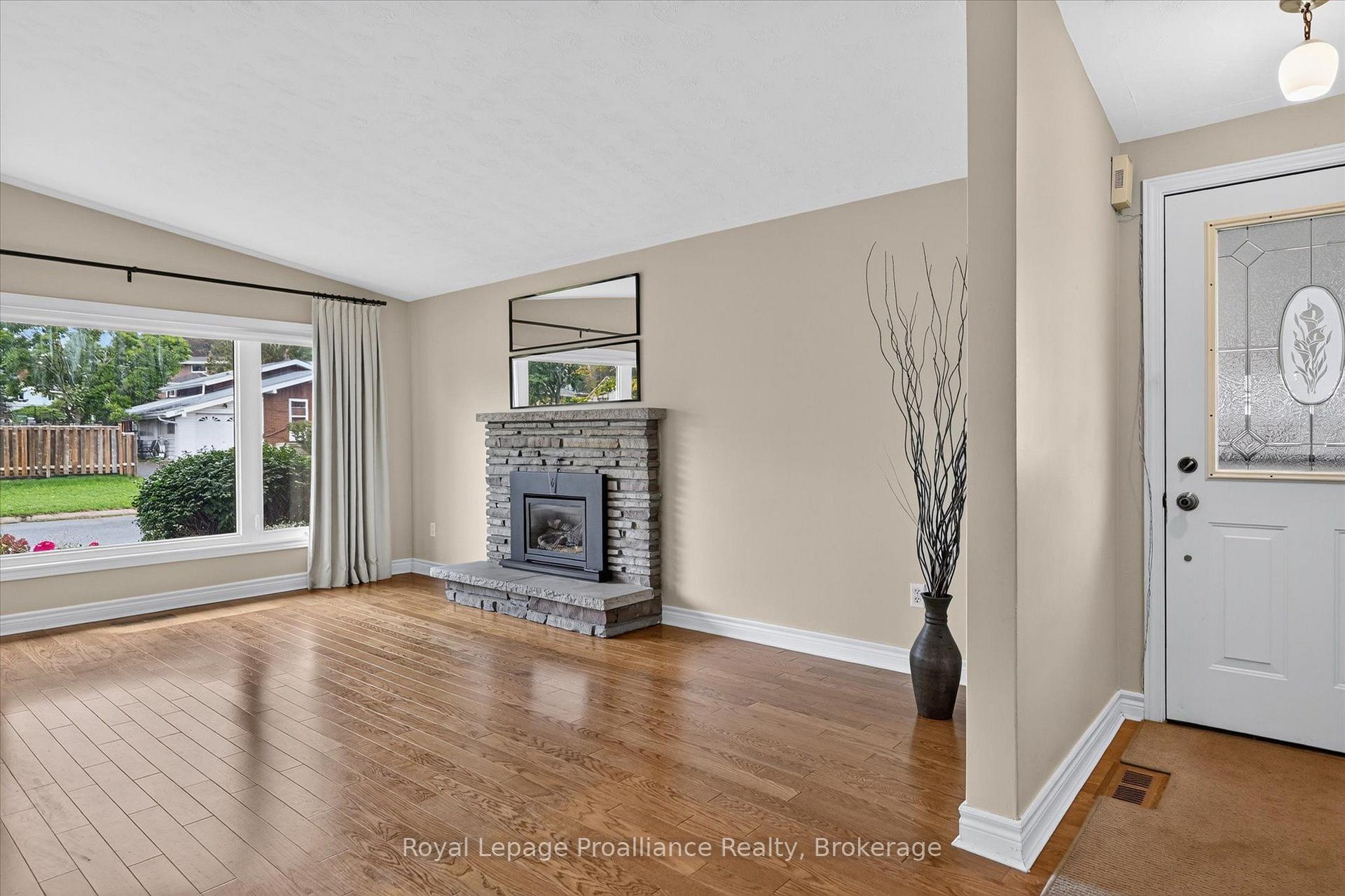 Photo 5 of 1296 Hudson Street, Peterborough, Northcrest Ward 5 — HOMEH
