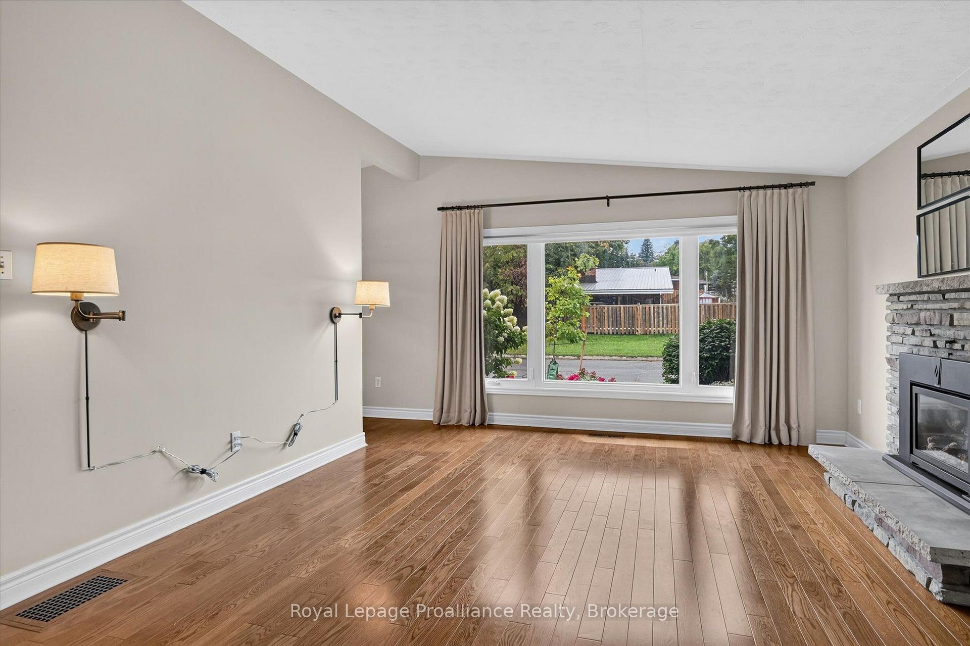 Photo 7 of 1296 Hudson Street, Peterborough, Northcrest Ward 5 — HOMEH