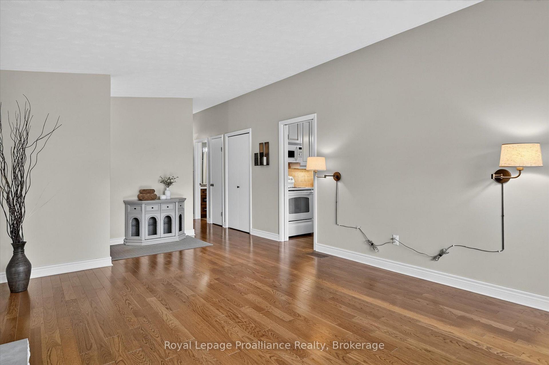 Photo 8 of 1296 Hudson Street, Peterborough, Northcrest Ward 5 — HOMEH