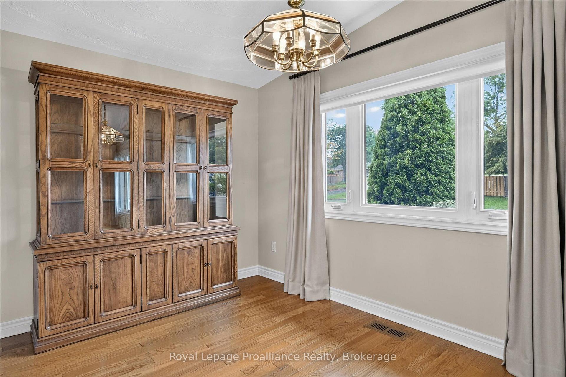 Photo 9 of 1296 Hudson Street, Peterborough, Northcrest Ward 5 — HOMEH