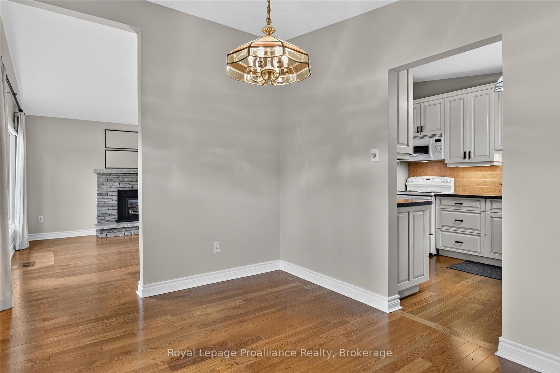 Photo 10 of 1296 Hudson Street, Peterborough, Northcrest Ward 5 — HOMEH