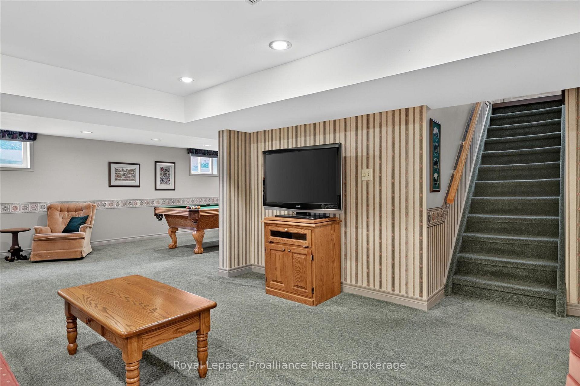 Photo 23 of 1296 Hudson Street, Peterborough, Northcrest Ward 5 — HOMEH