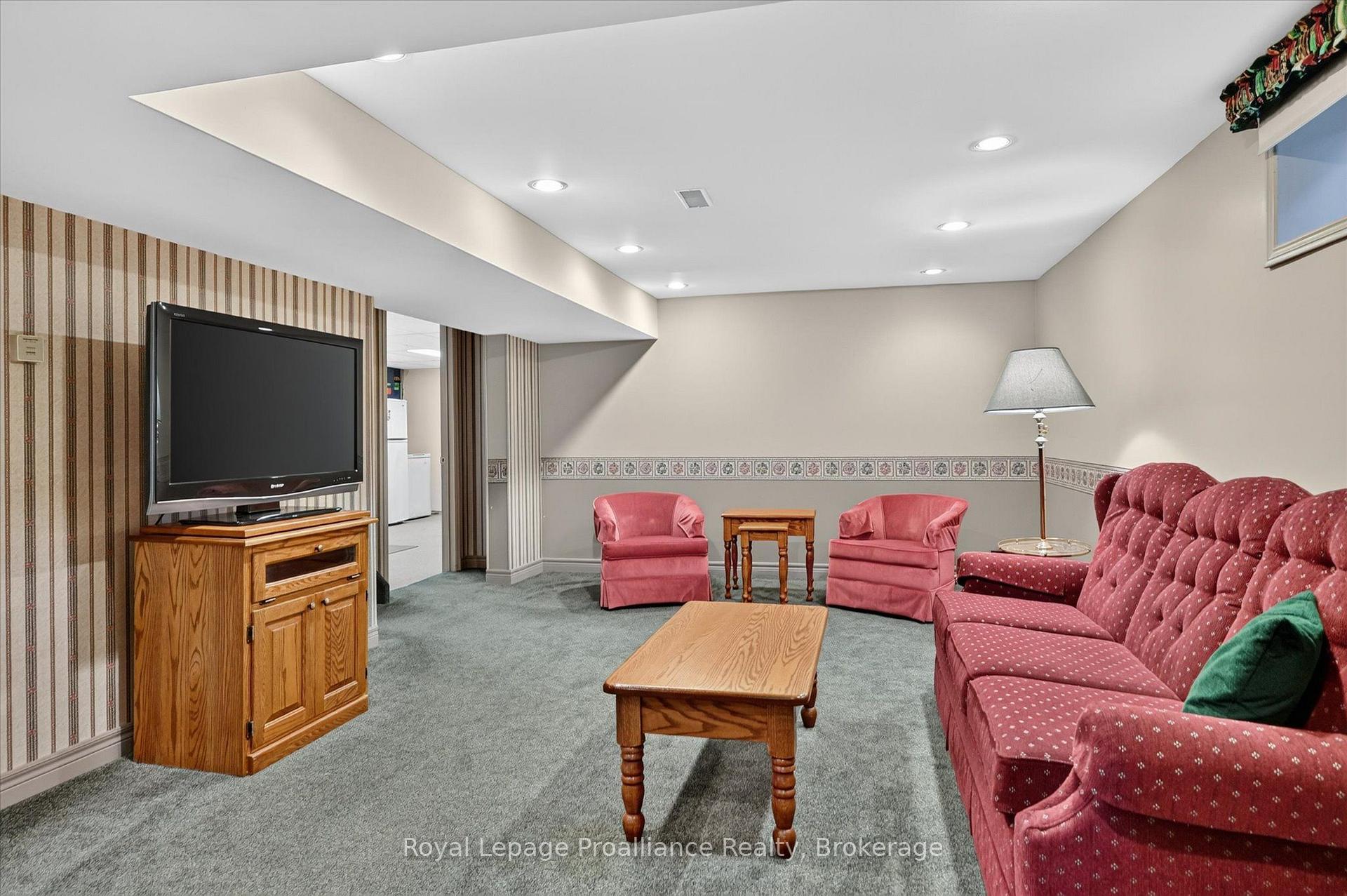 Photo 24 of 1296 Hudson Street, Peterborough, Northcrest Ward 5 — HOMEH