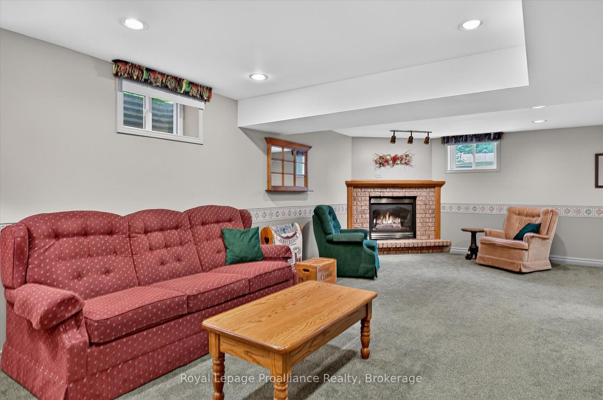 Photo 25 of 1296 Hudson Street, Peterborough, Northcrest Ward 5 — HOMEH
