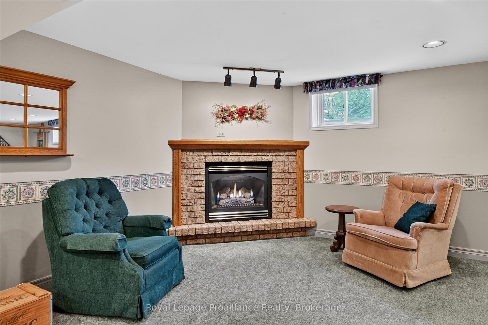 Photo 26 of 1296 Hudson Street, Peterborough, Northcrest Ward 5 — HOMEH