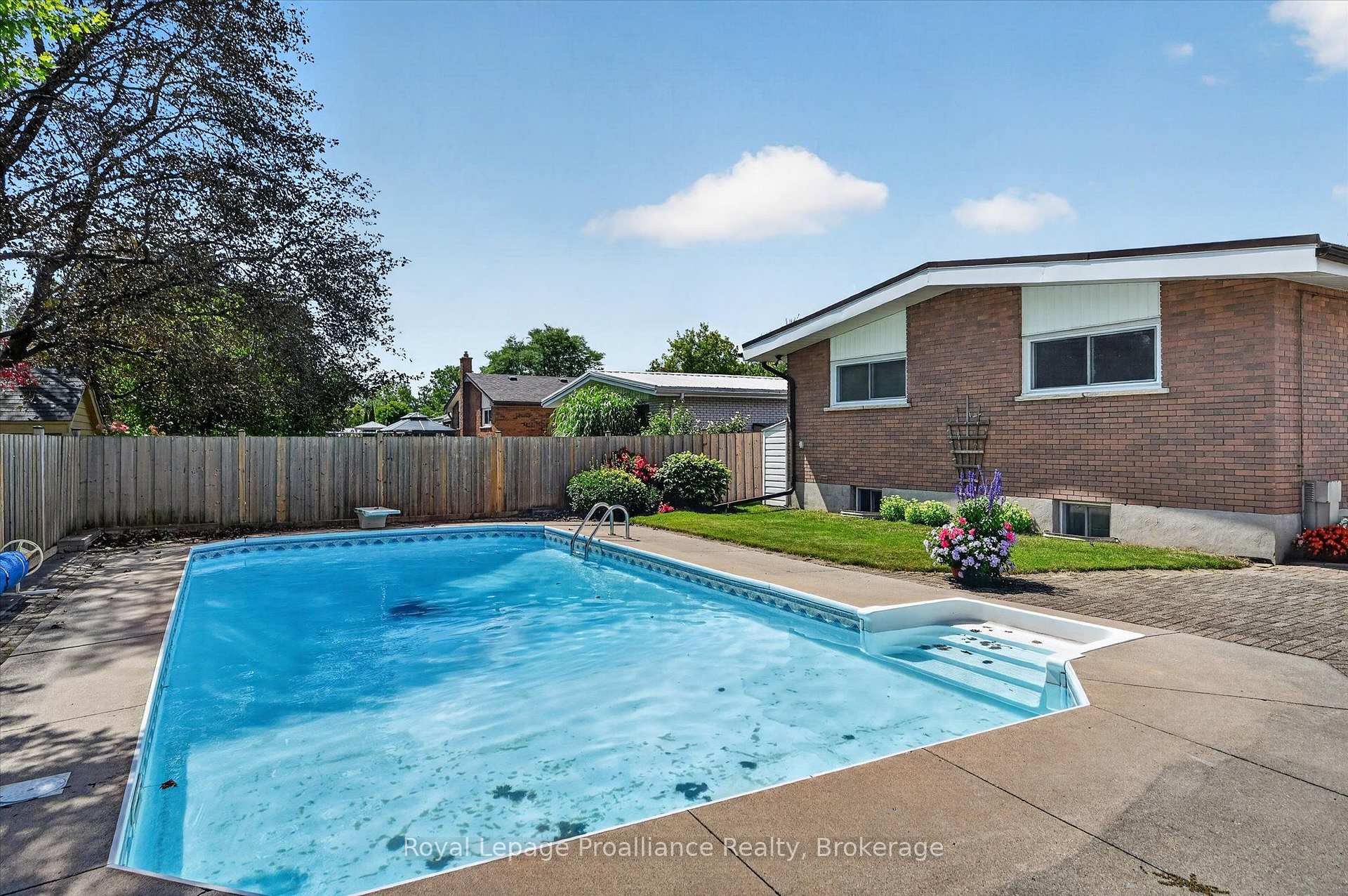 Photo 32 of 1296 Hudson Street, Peterborough, Northcrest Ward 5 — HOMEH