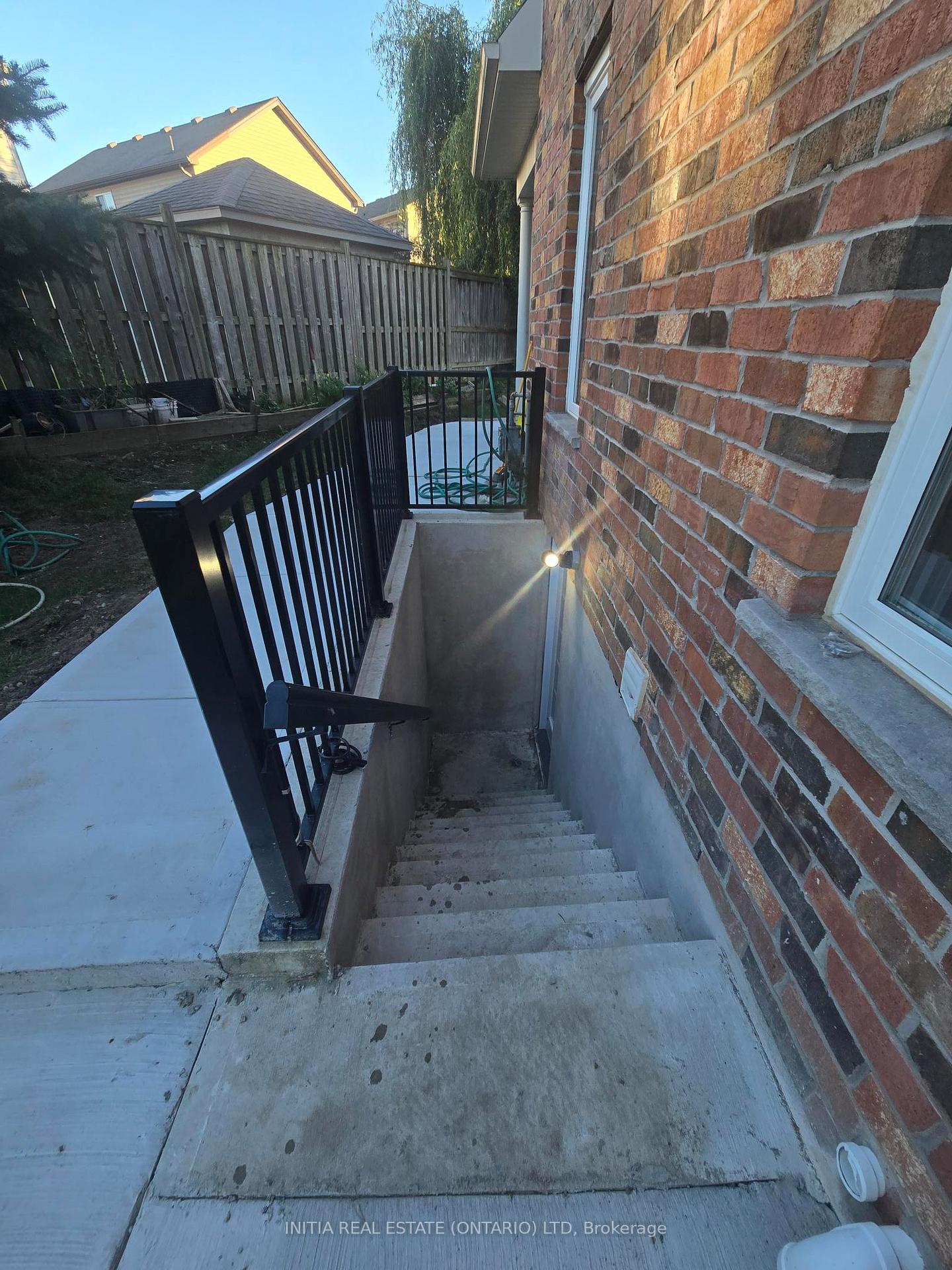 Photo 2 of 971 Silverfox Crescent, London, North S — HOMEH