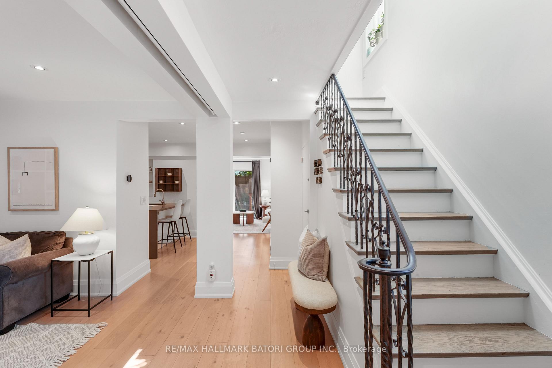 Photo 3 of 555 Castlefield Avenue, Toronto, Forest Hill North — HOMEH