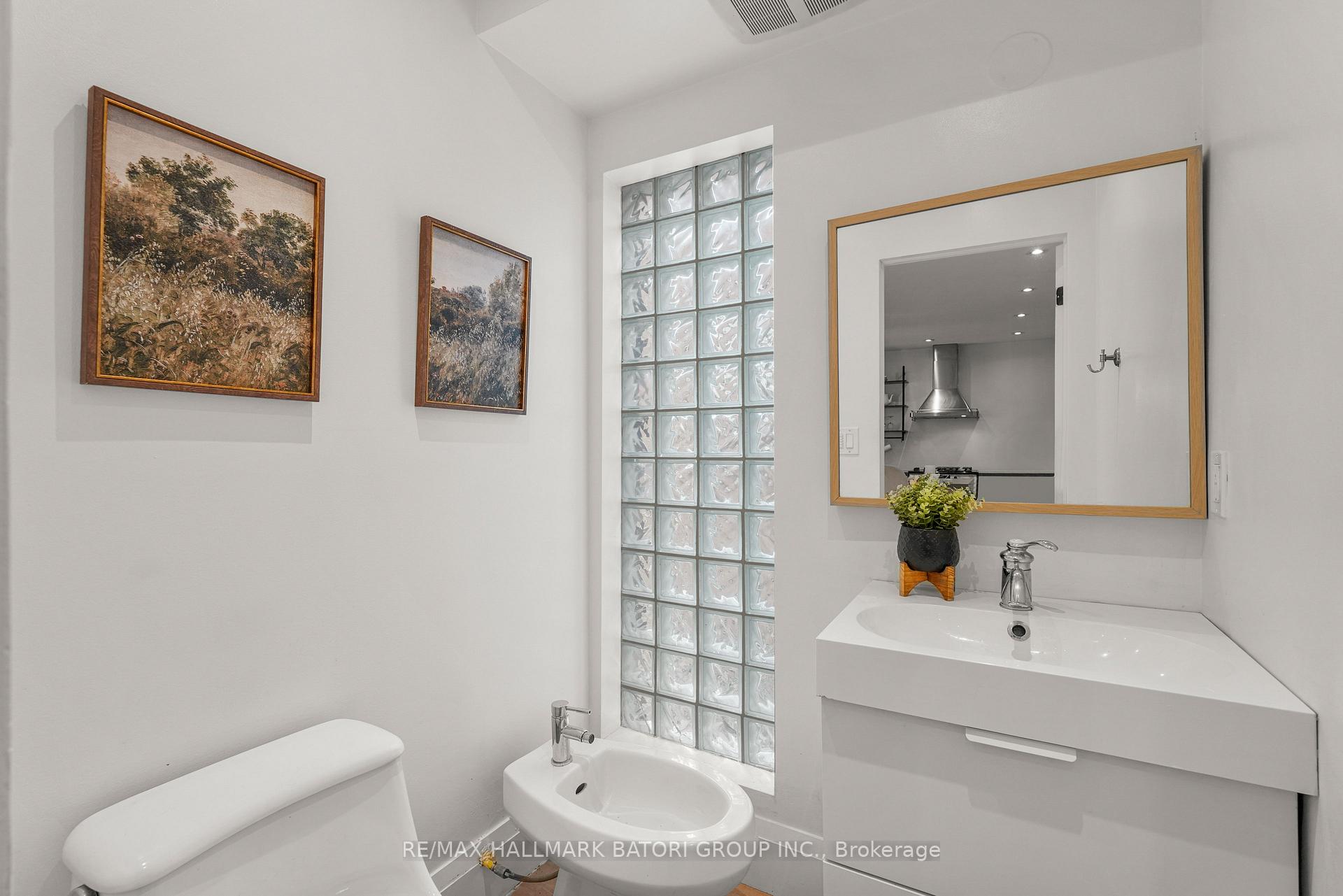 Photo 9 of 555 Castlefield Avenue, Toronto, Forest Hill North — HOMEH