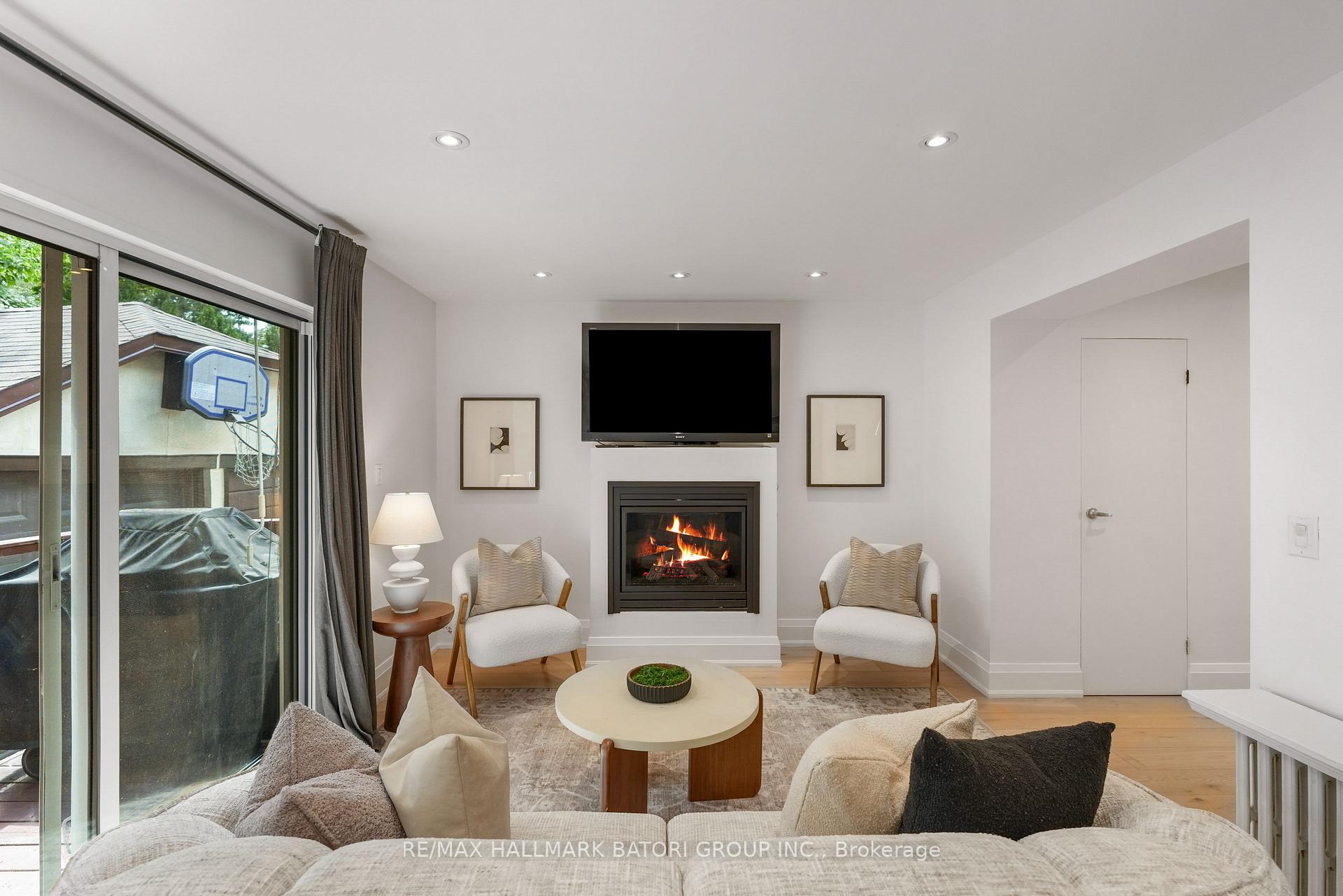 Photo 10 of 555 Castlefield Avenue, Toronto, Forest Hill North — HOMEH