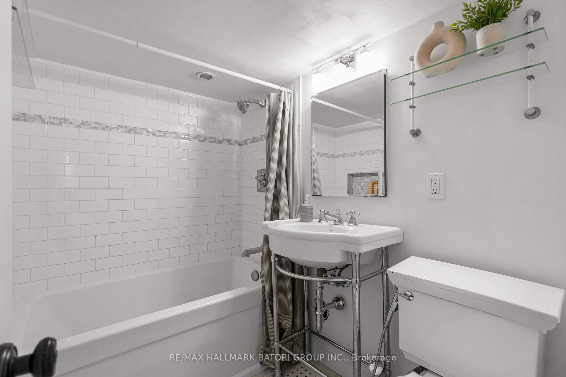 Photo 33 of 555 Castlefield Avenue, Toronto, Forest Hill North — HOMEH