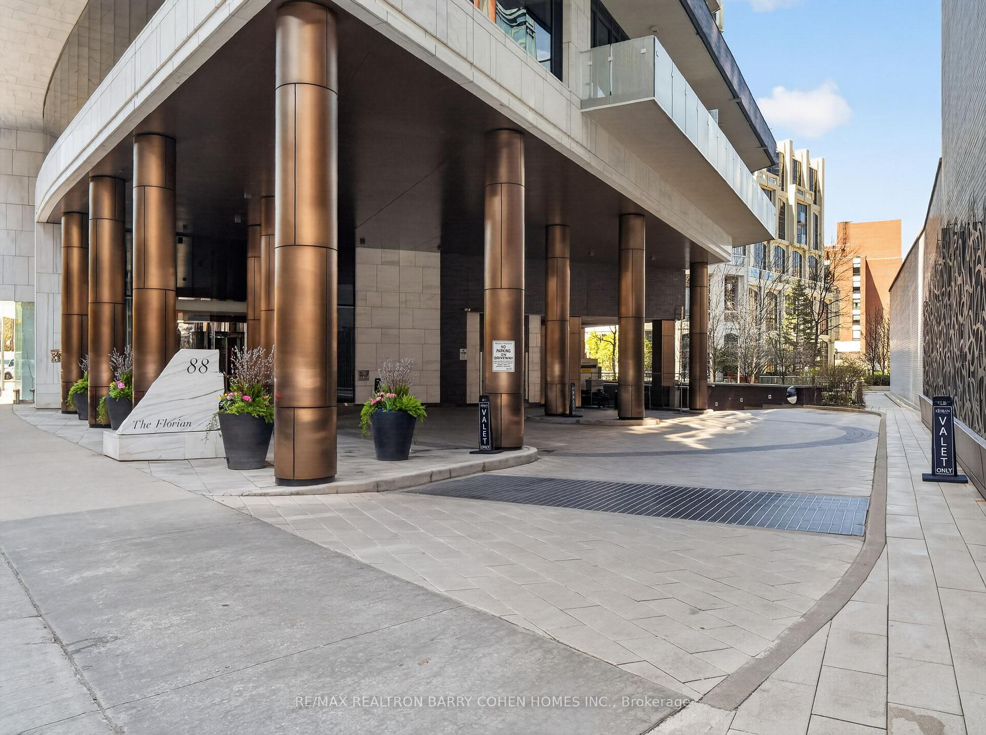 Photo 2 of Unit 1202, 88 Davenport Road, Toronto, The Annex — HOMEH