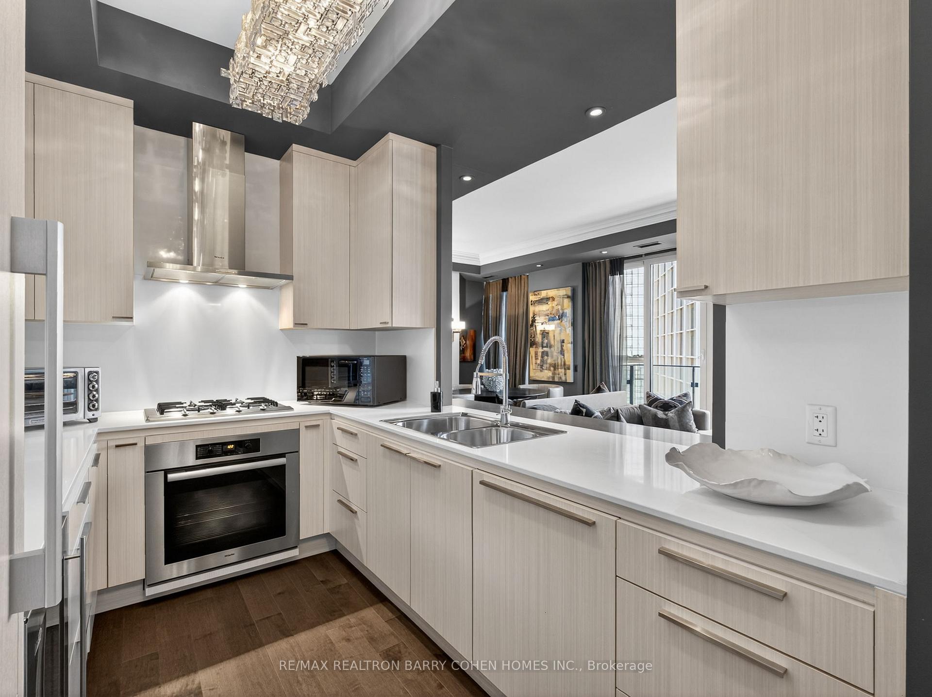 Photo 5 of Unit 1202, 88 Davenport Road, Toronto, The Annex — HOMEH