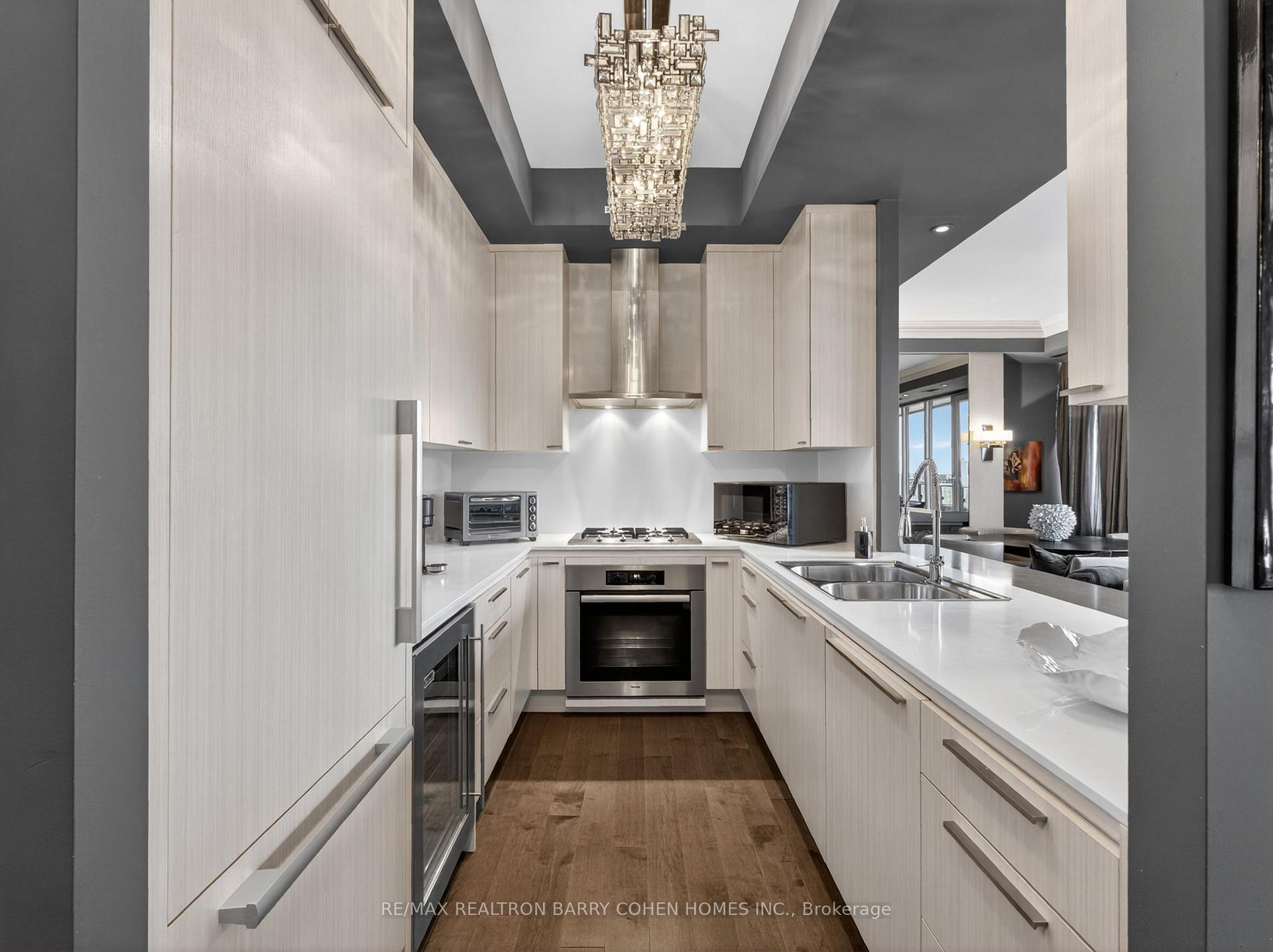 Photo 6 of Unit 1202, 88 Davenport Road, Toronto, The Annex — HOMEH