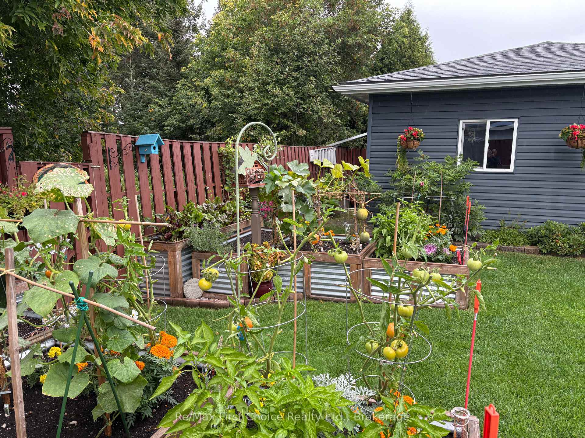 Photo 4 of 422 Ryerson Crescent, Thunder Bay, College Park — HOMEH