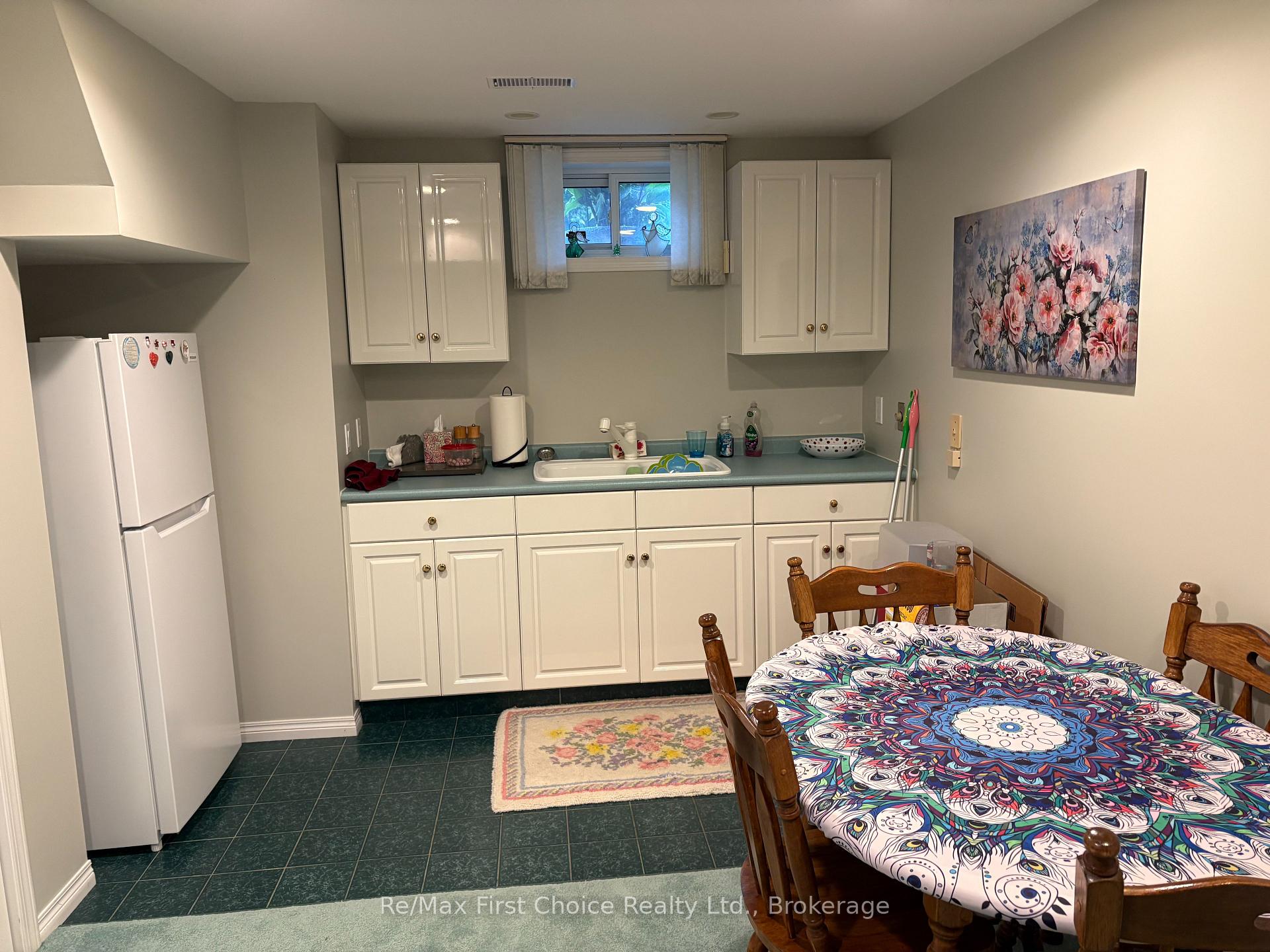 Photo 8 of 422 Ryerson Crescent, Thunder Bay, College Park — HOMEH