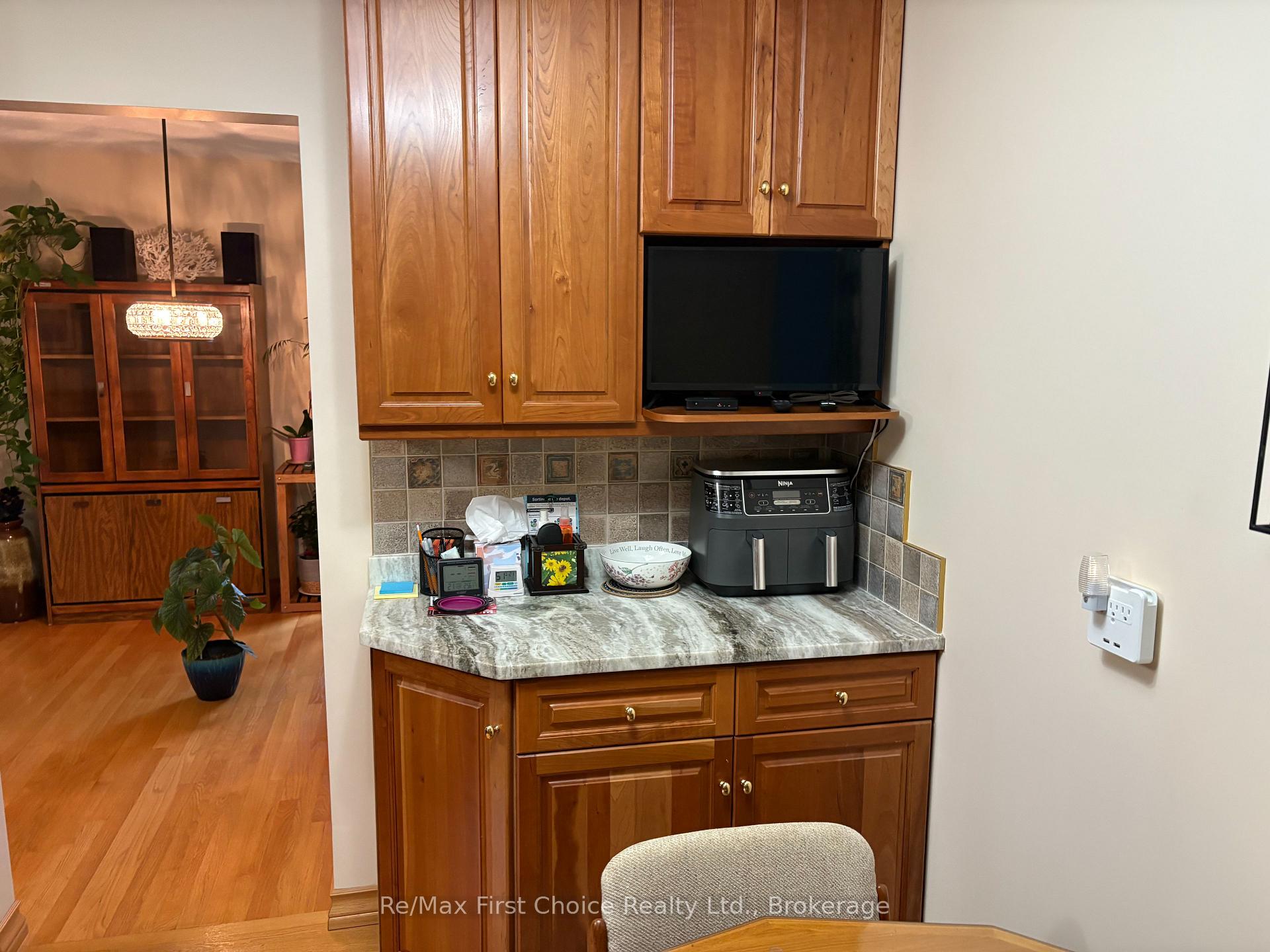 Photo 22 of 422 Ryerson Crescent, Thunder Bay, College Park — HOMEH