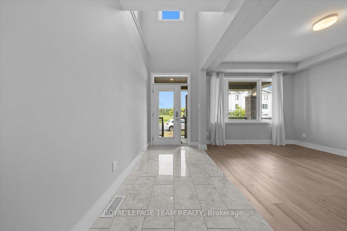 Photo 4 of 2413 Watercolours Way, Ottawa, Barrhaven - Half Moon Bay — HOMEH