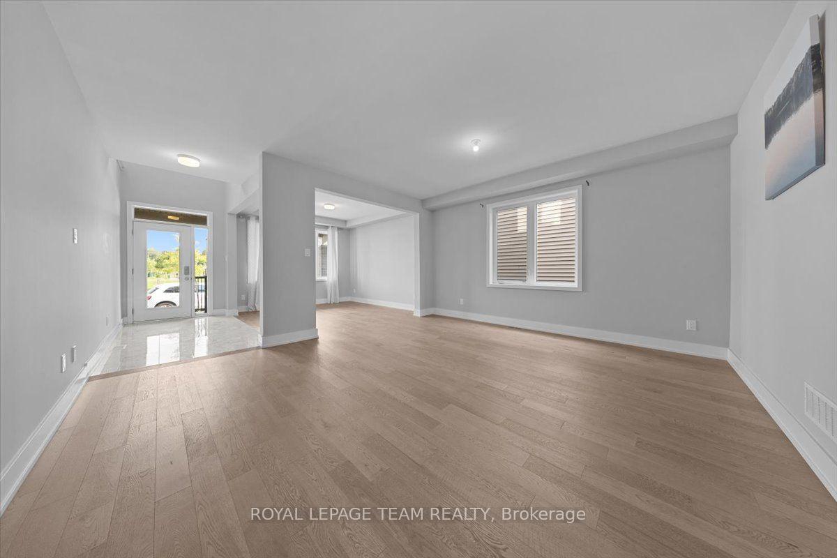 Photo 8 of 2413 Watercolours Way, Ottawa, Barrhaven - Half Moon Bay — HOMEH