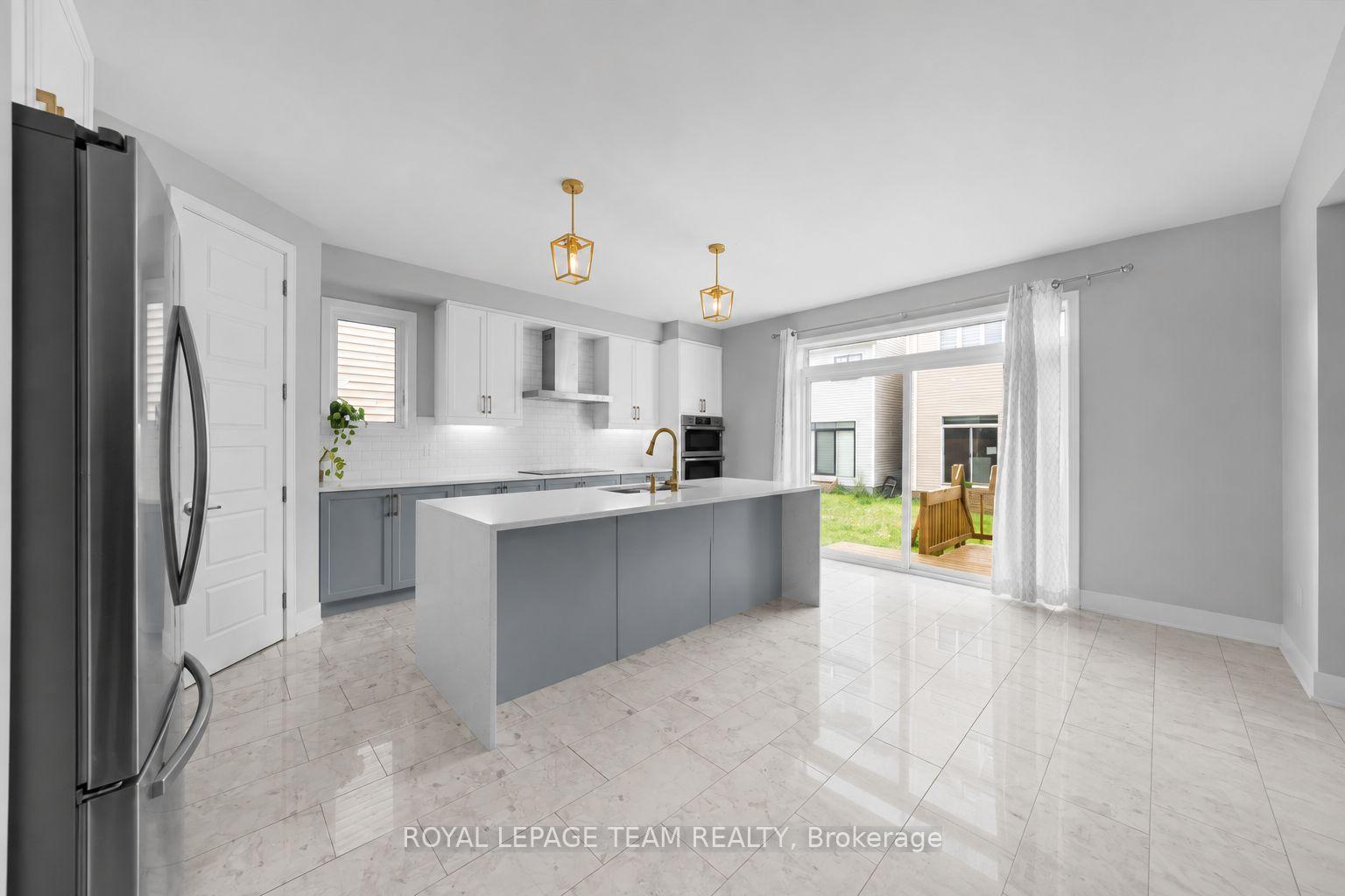 Photo 11 of 2413 Watercolours Way, Ottawa, Barrhaven - Half Moon Bay — HOMEH