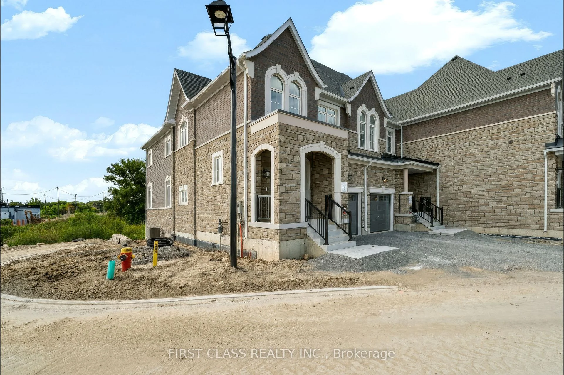 Photo 4 of 96 Gathering Lane, Richmond Hill, Rural Richmond Hill — HOMEH