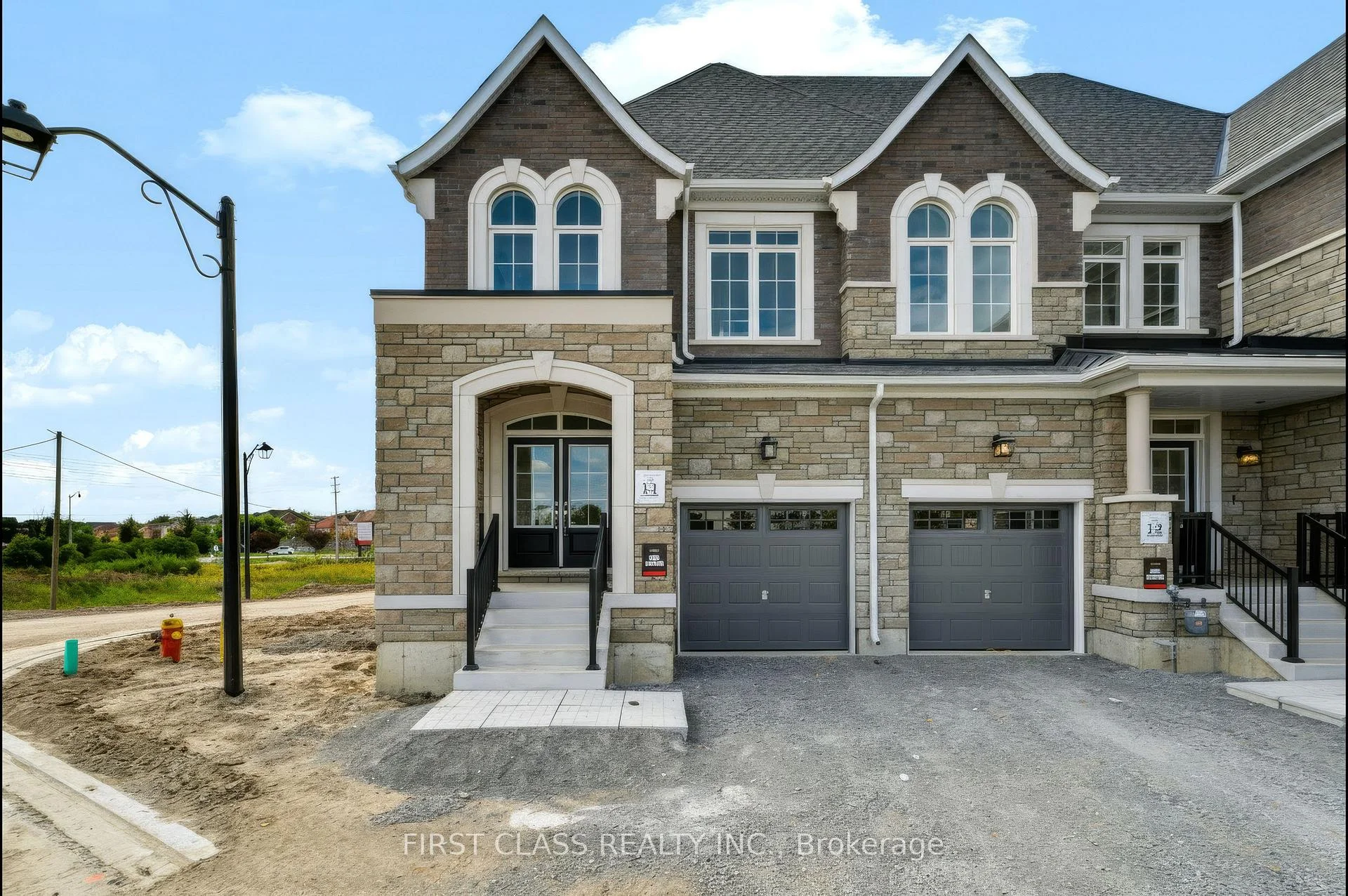 Photo 5 of 96 Gathering Lane, Richmond Hill, Rural Richmond Hill — HOMEH