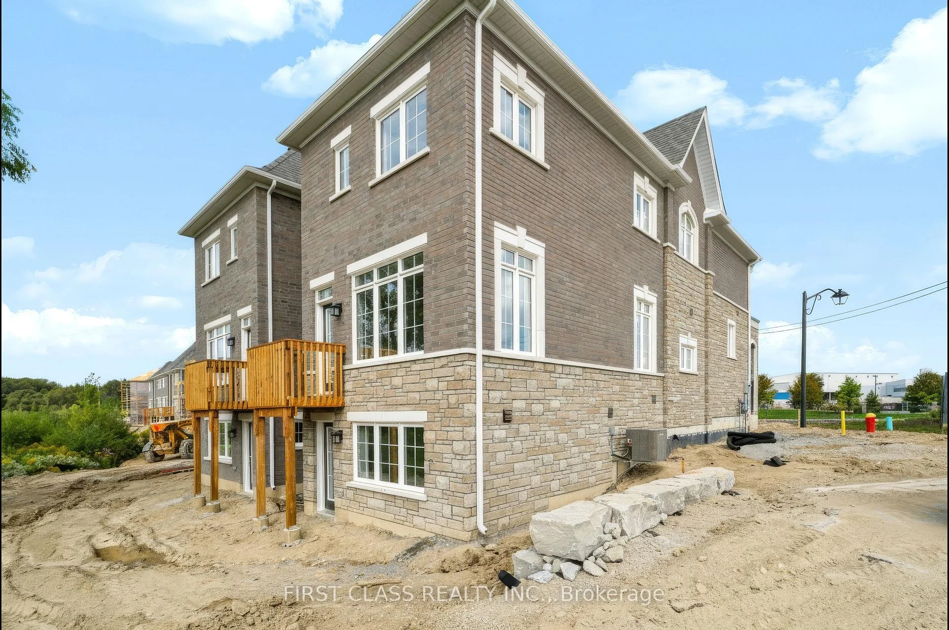 Photo 6 of 96 Gathering Lane, Richmond Hill, Rural Richmond Hill — HOMEH