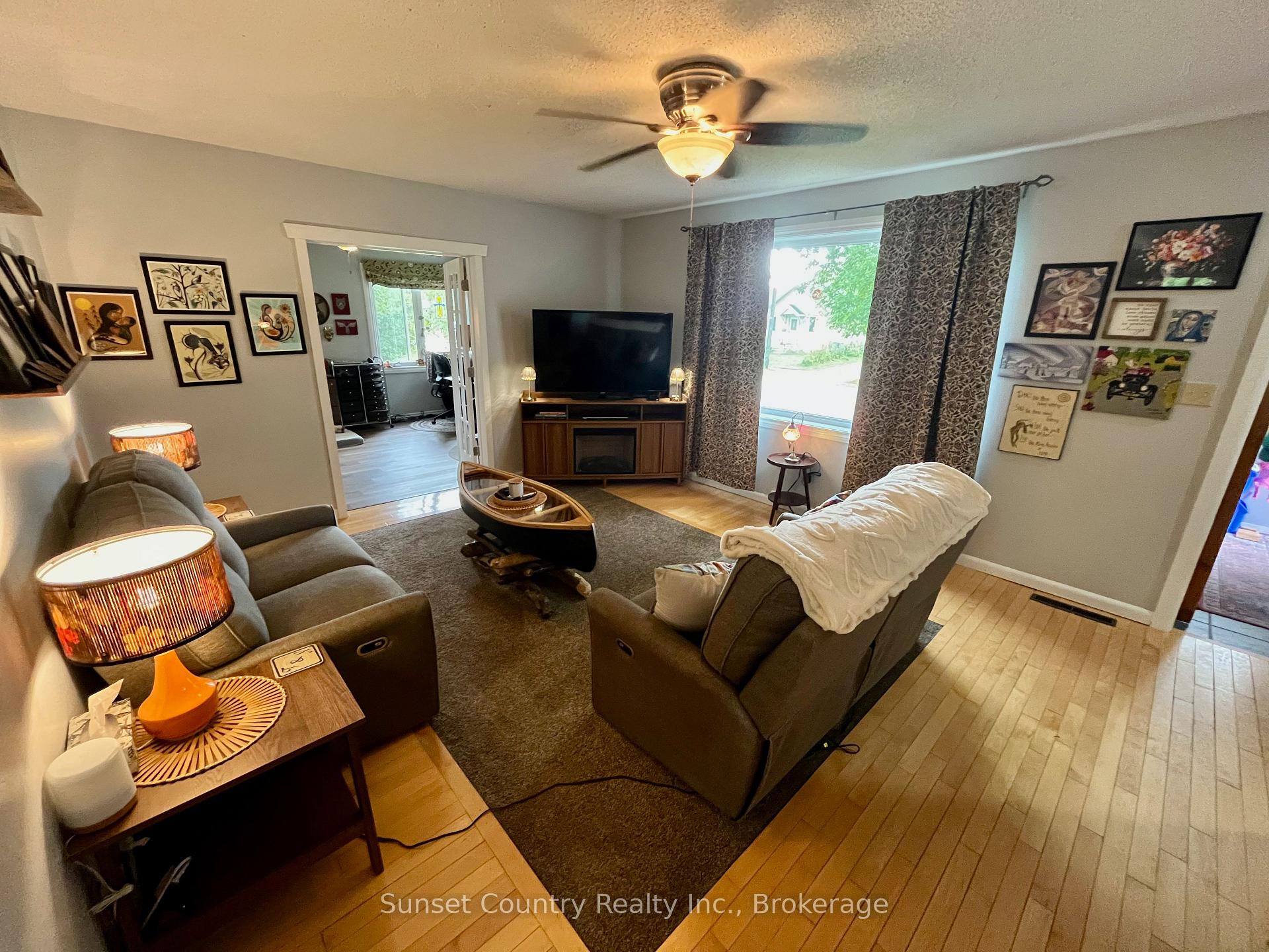Photo 3 of 117 Whyte Avenue, Dryden, Riverview — HOMEH