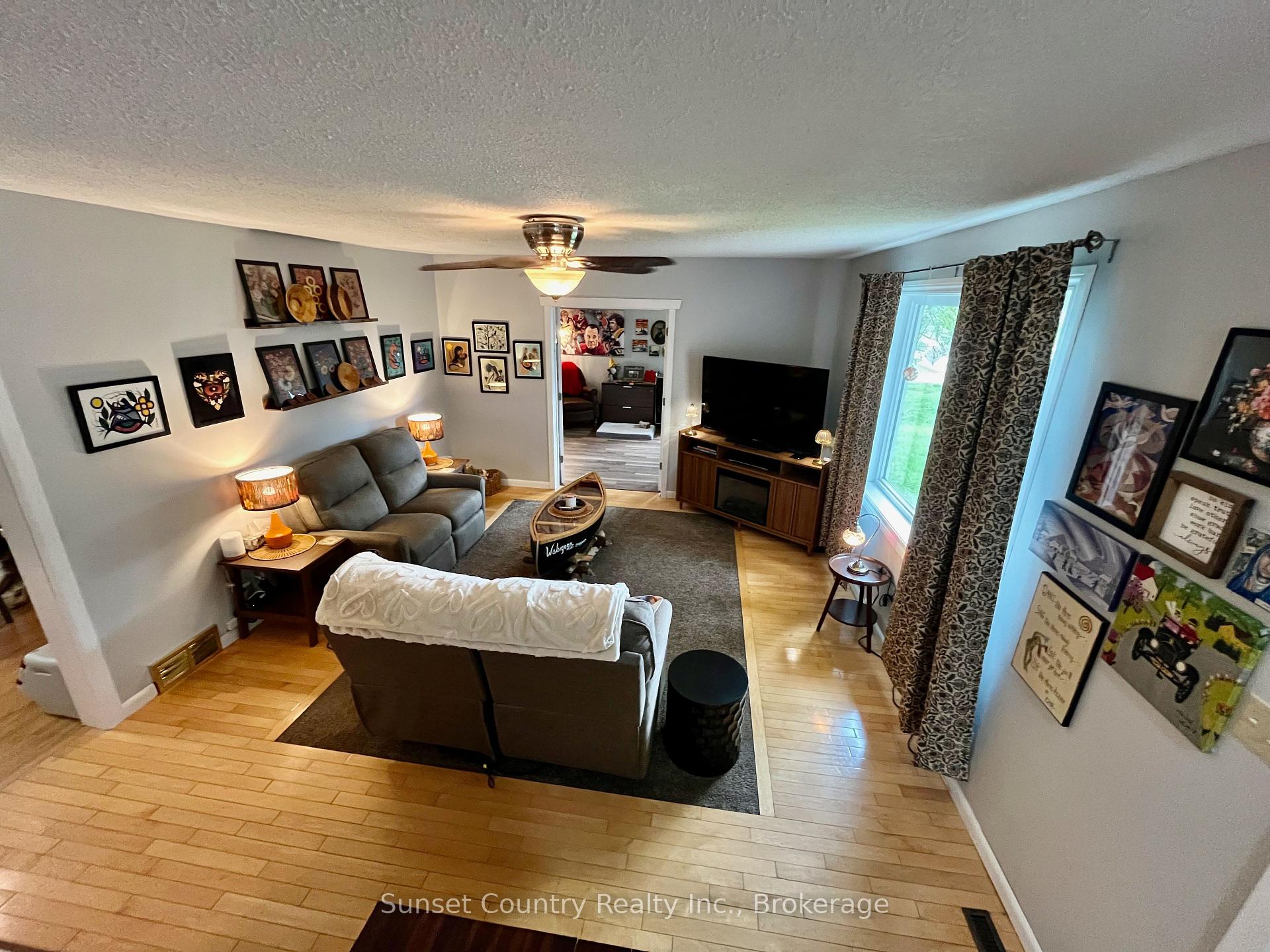Photo 5 of 117 Whyte Avenue, Dryden, Riverview — HOMEH