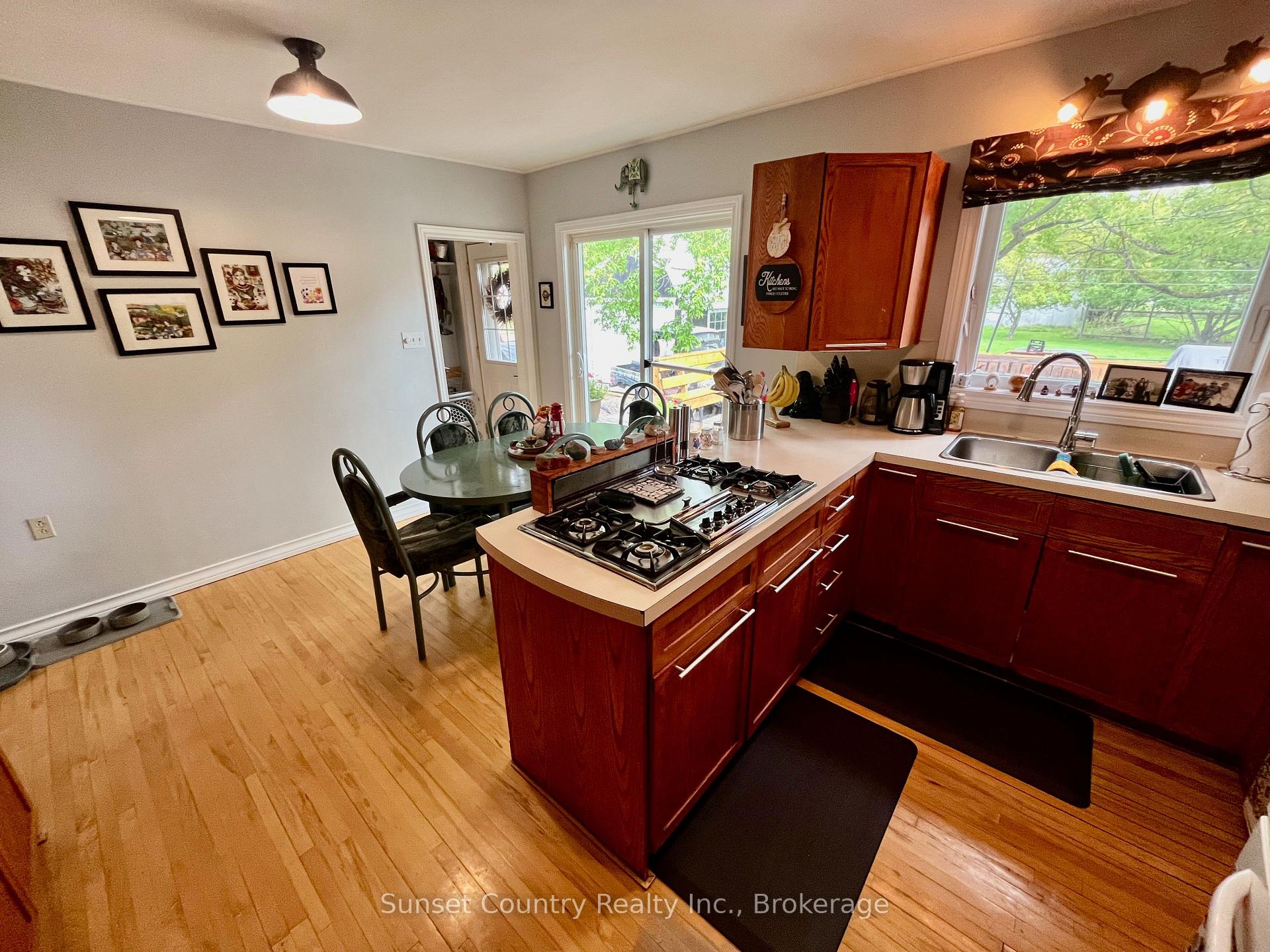 Photo 10 of 117 Whyte Avenue, Dryden, Riverview — HOMEH