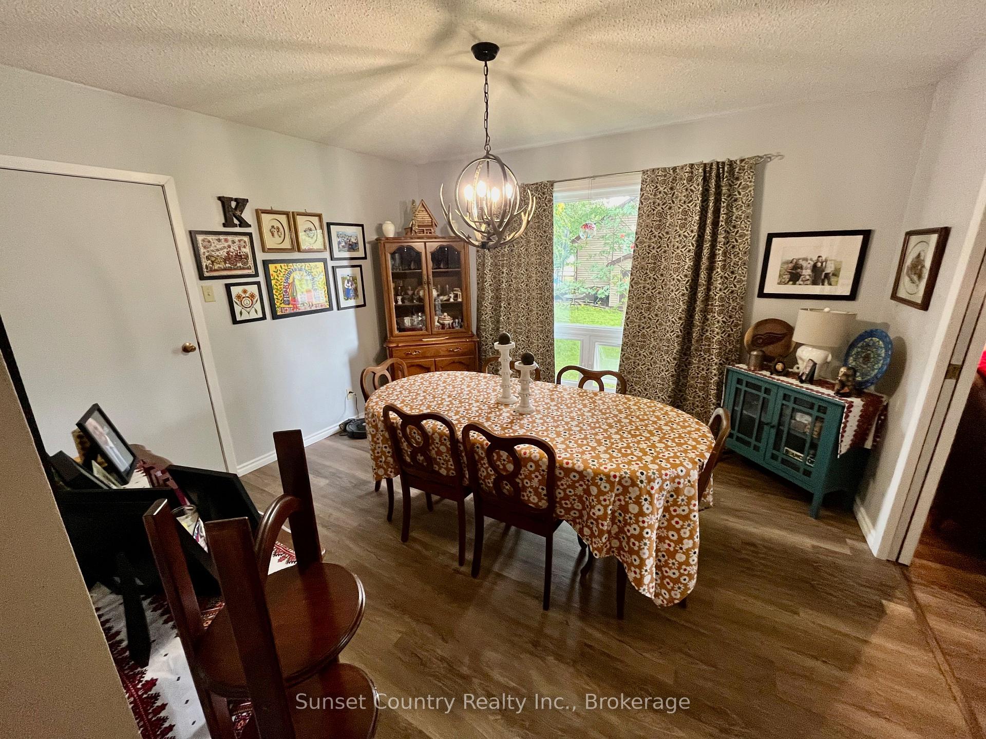 Photo 12 of 117 Whyte Avenue, Dryden, Riverview — HOMEH