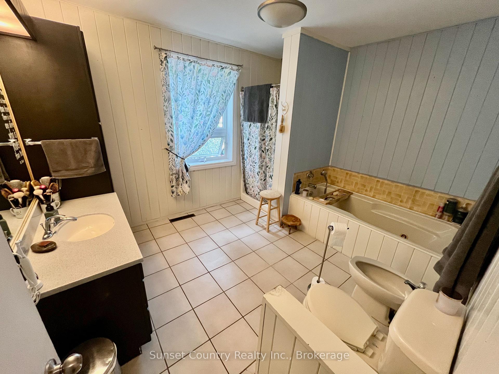 Photo 22 of 117 Whyte Avenue, Dryden, Riverview — HOMEH