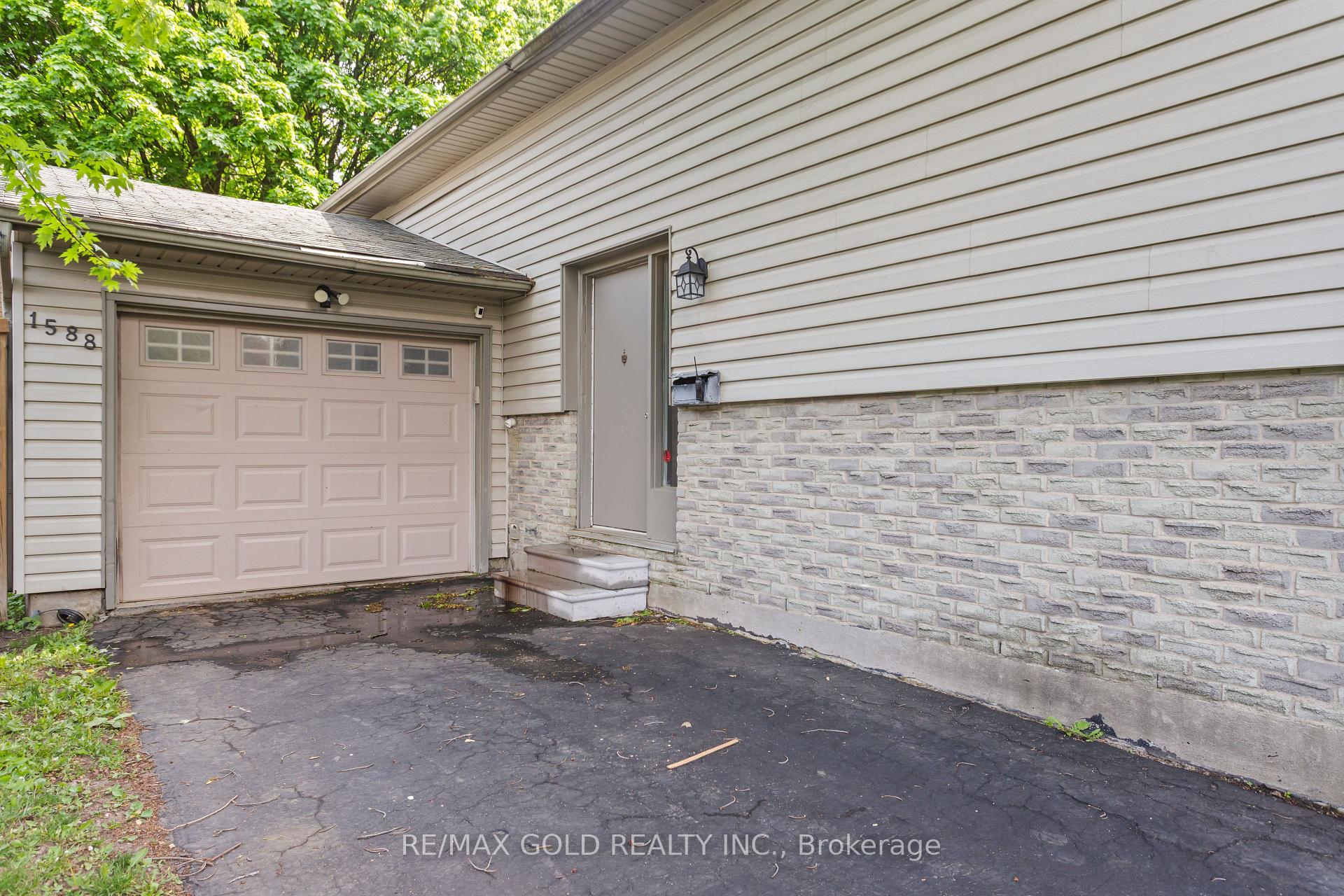 Photo 4 of 1588 Aldersbrook Road, London, North F — HOMEH