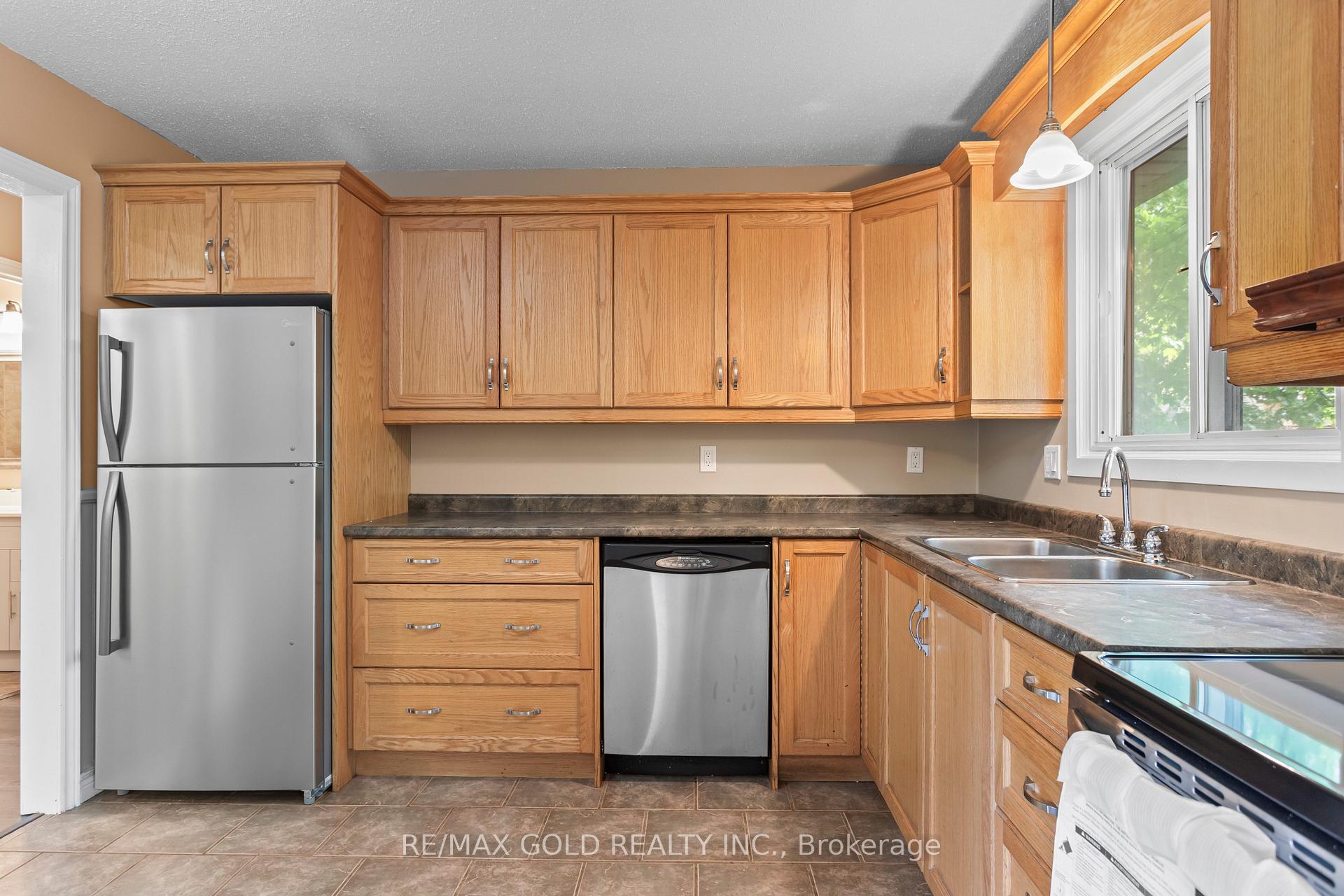 Photo 15 of 1588 Aldersbrook Road, London, North F — HOMEH