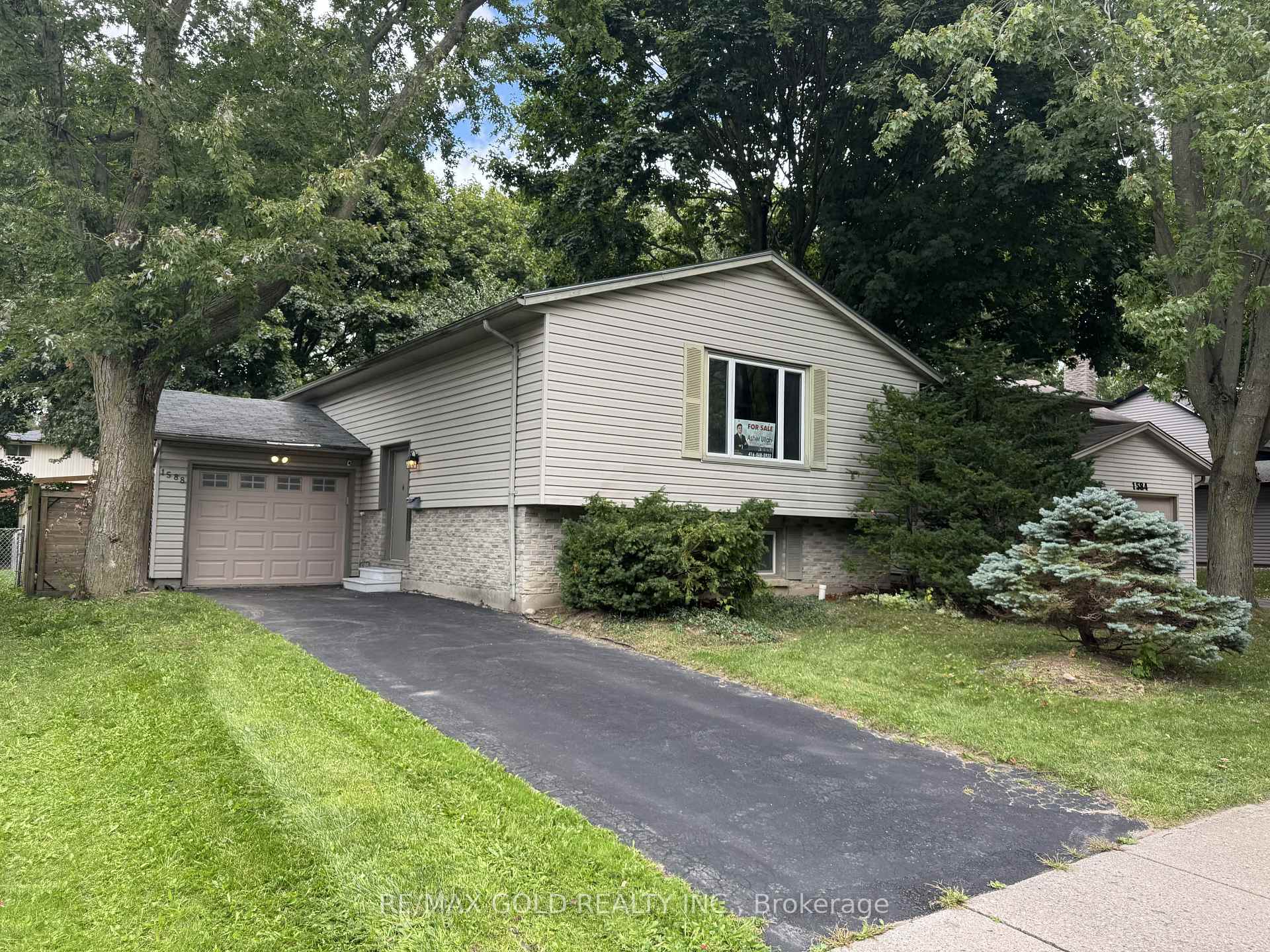 Photo 2 of 1588 Aldersbrook Road, London, North F — HOMEH