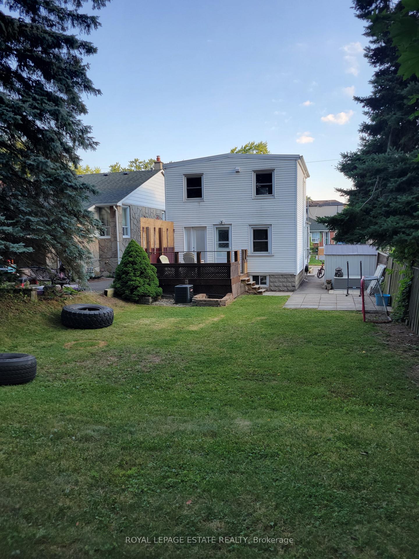 Photo 2 of Unit Upper, 13 Pinegrove Avenue, Scarborough, Birchcliffe-Cliffside — HOMEH