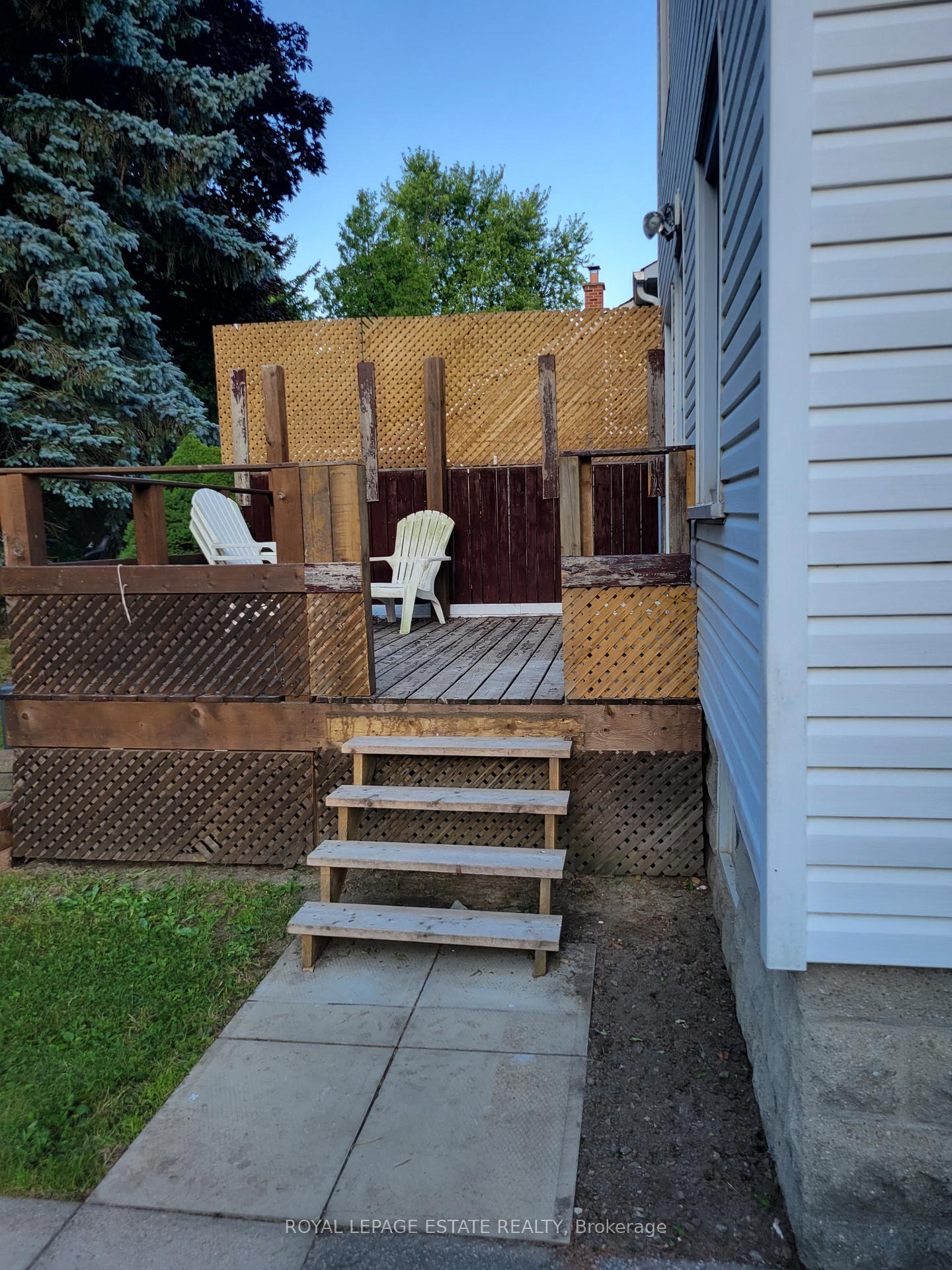 Photo 3 of Unit Upper, 13 Pinegrove Avenue, Scarborough, Birchcliffe-Cliffside — HOMEH
