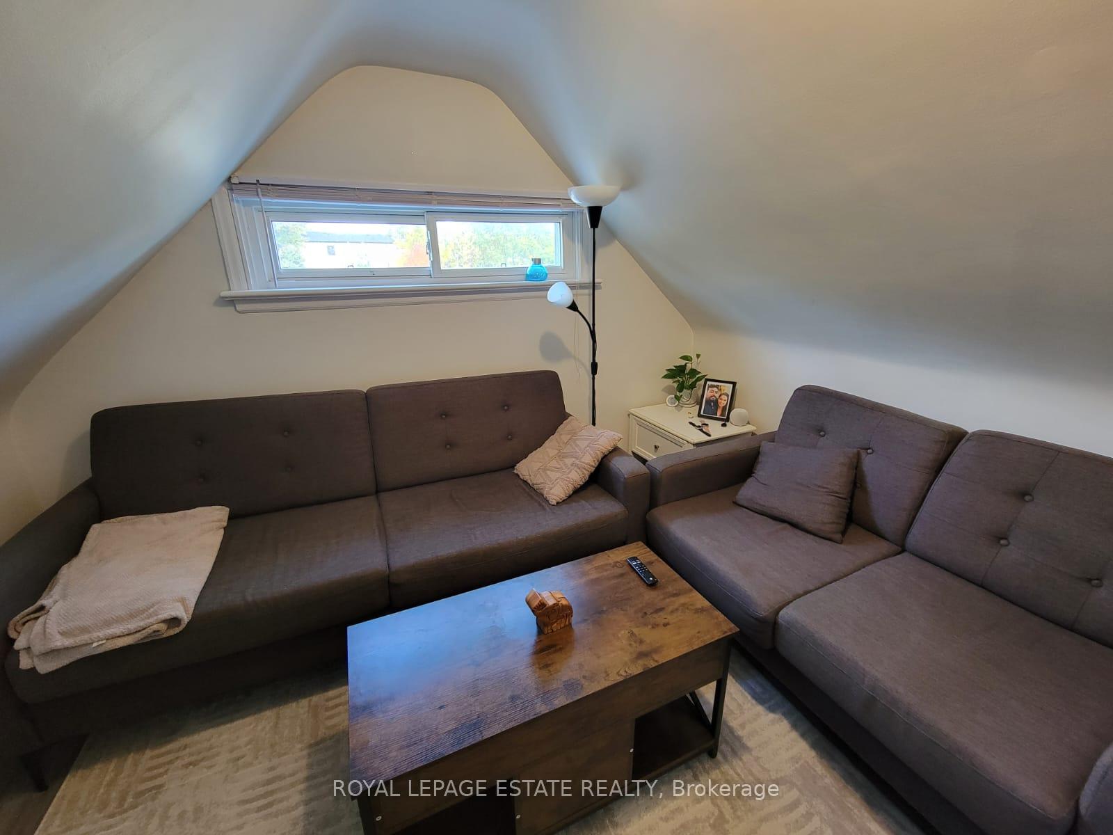 Photo 5 of Unit Upper, 13 Pinegrove Avenue, Scarborough, Birchcliffe-Cliffside — HOMEH