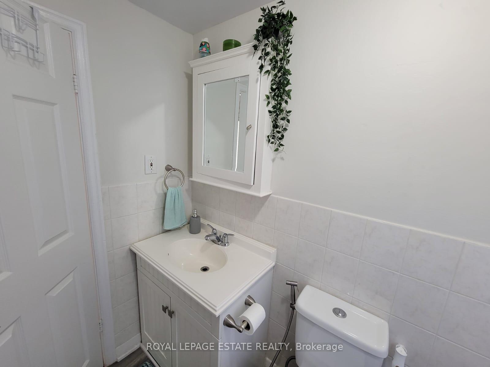Photo 10 of Unit Upper, 13 Pinegrove Avenue, Scarborough, Birchcliffe-Cliffside — HOMEH