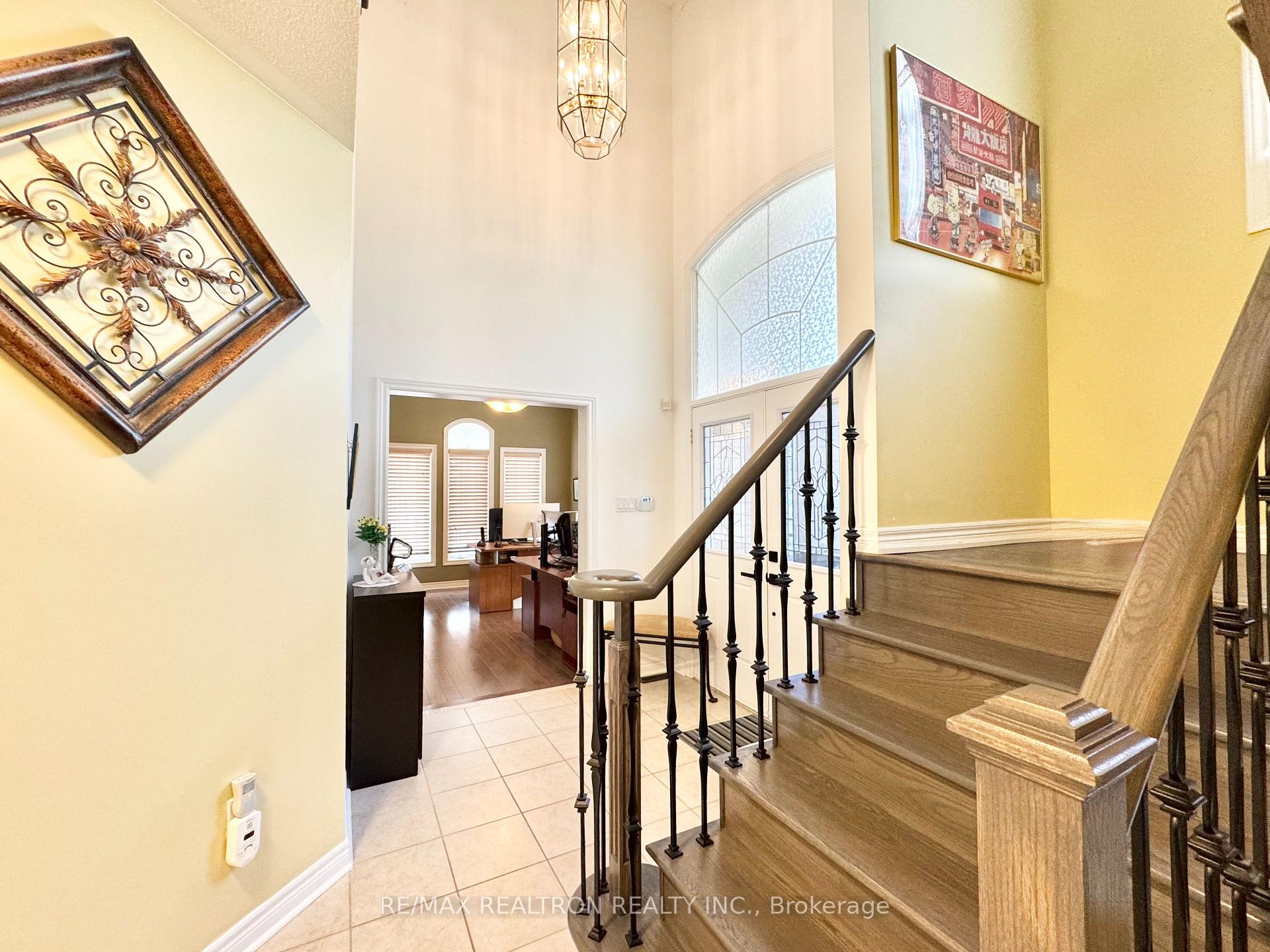 Photo 4 of 2 Redmond Drive, Vaughan, Patterson — HOMEH