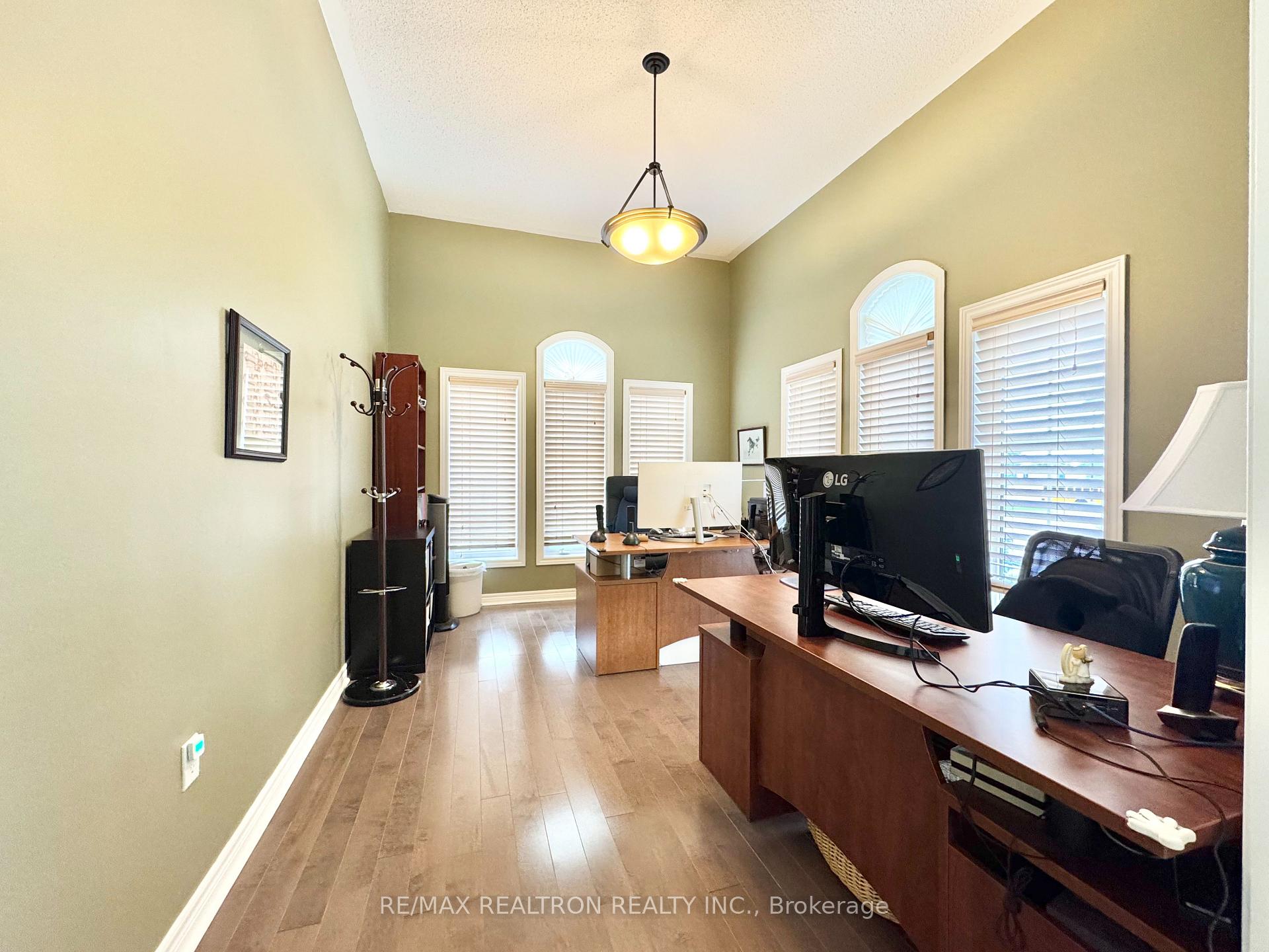 Photo 5 of 2 Redmond Drive, Vaughan, Patterson — HOMEH