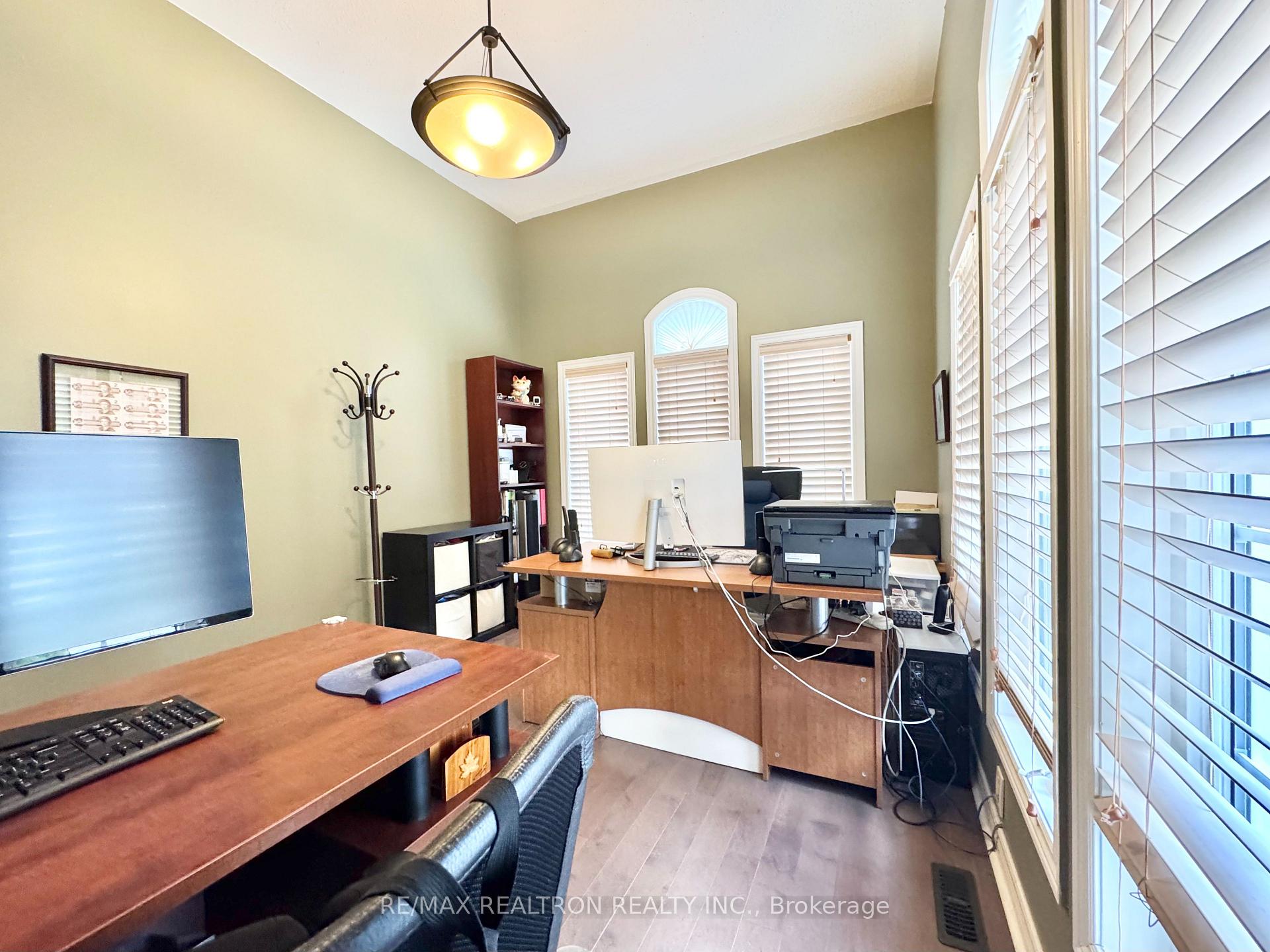 Photo 6 of 2 Redmond Drive, Vaughan, Patterson — HOMEH