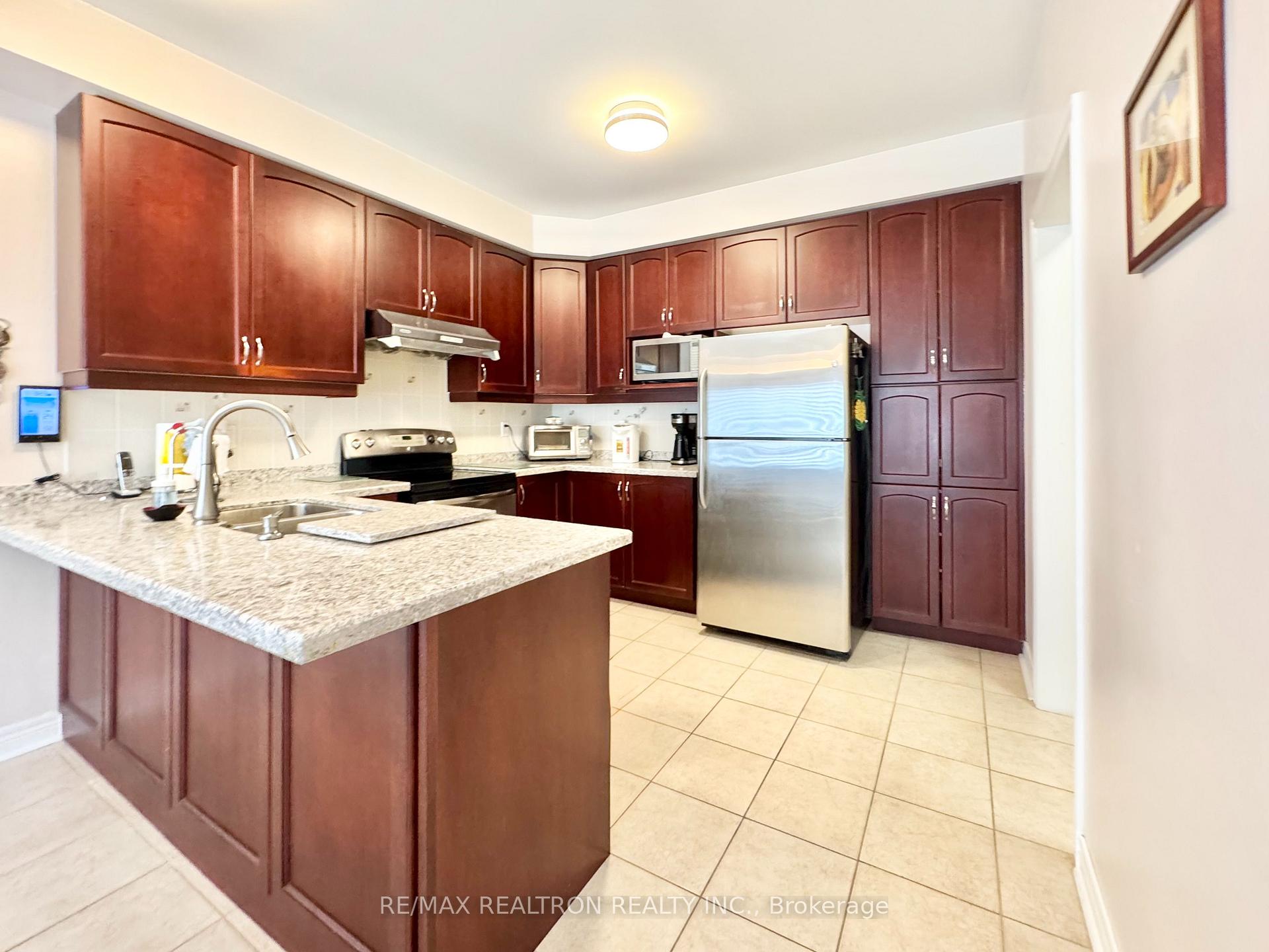 Photo 9 of 2 Redmond Drive, Vaughan, Patterson — HOMEH