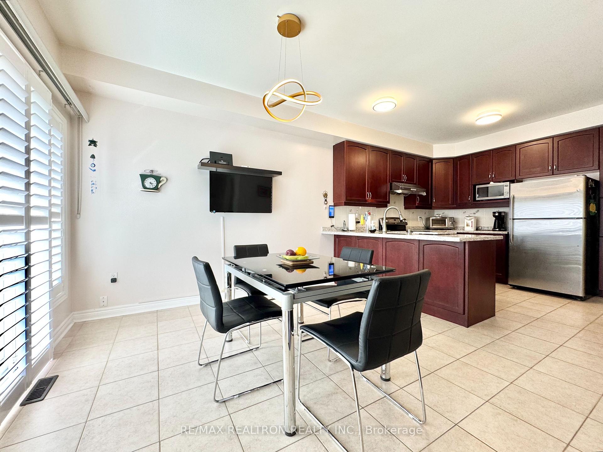 Photo 10 of 2 Redmond Drive, Vaughan, Patterson — HOMEH