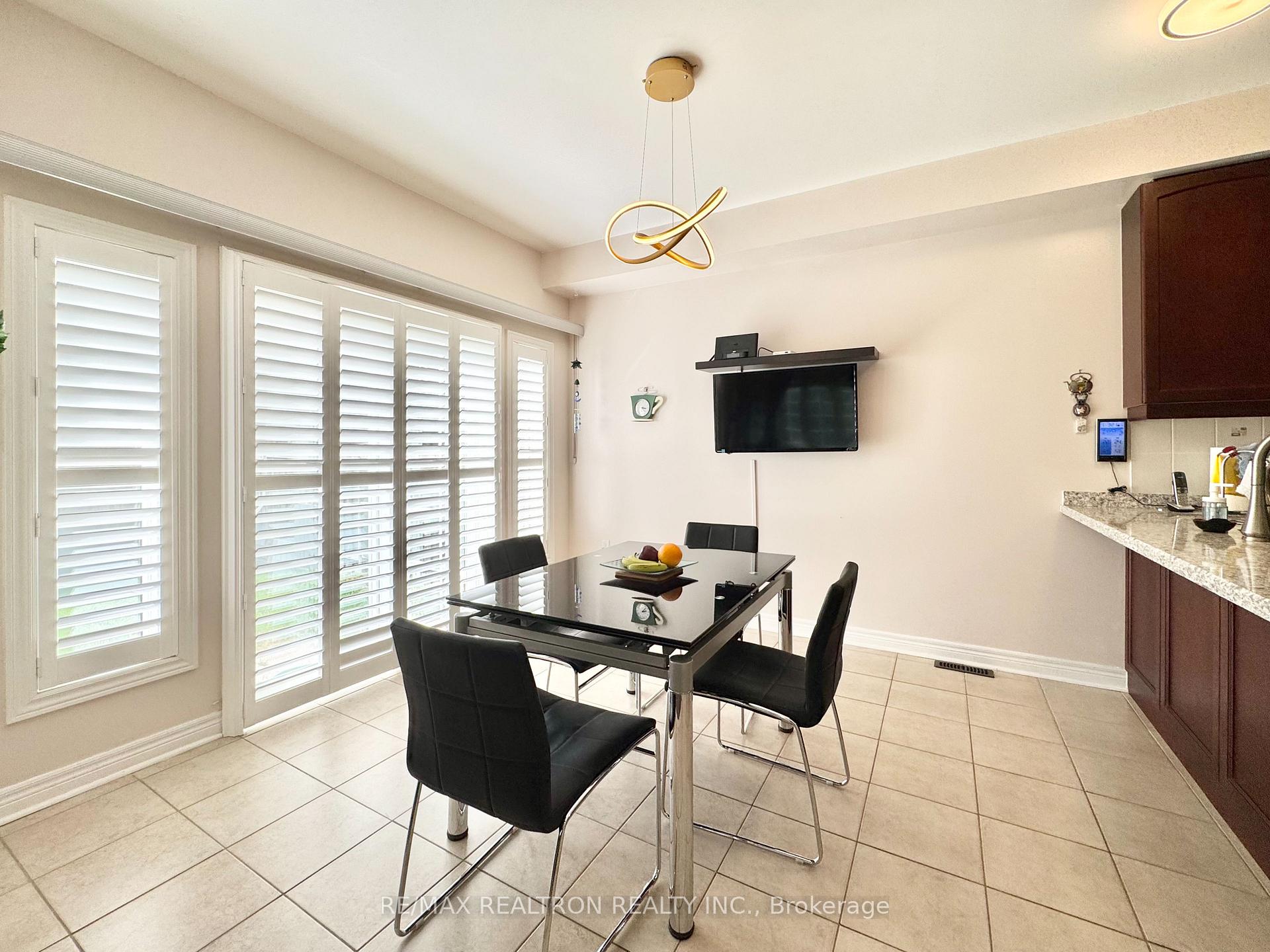 Photo 11 of 2 Redmond Drive, Vaughan, Patterson — HOMEH
