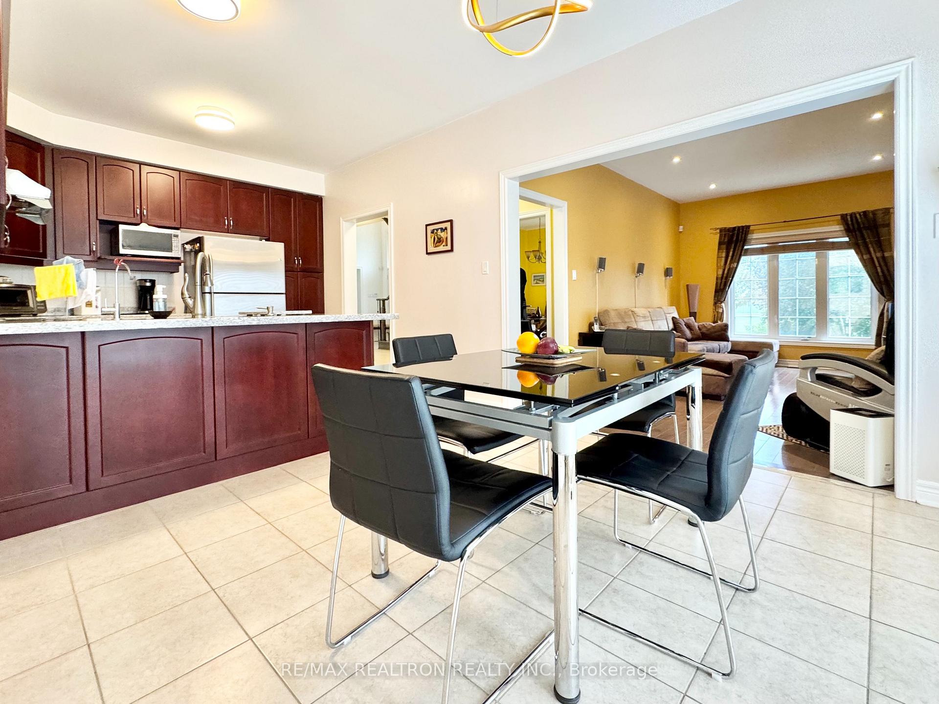 Photo 13 of 2 Redmond Drive, Vaughan, Patterson — HOMEH
