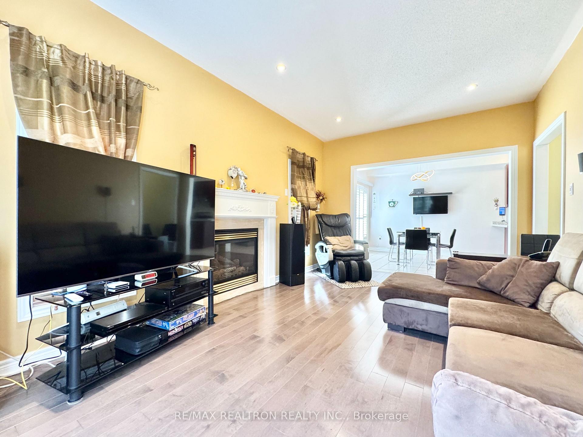 Photo 15 of 2 Redmond Drive, Vaughan, Patterson — HOMEH