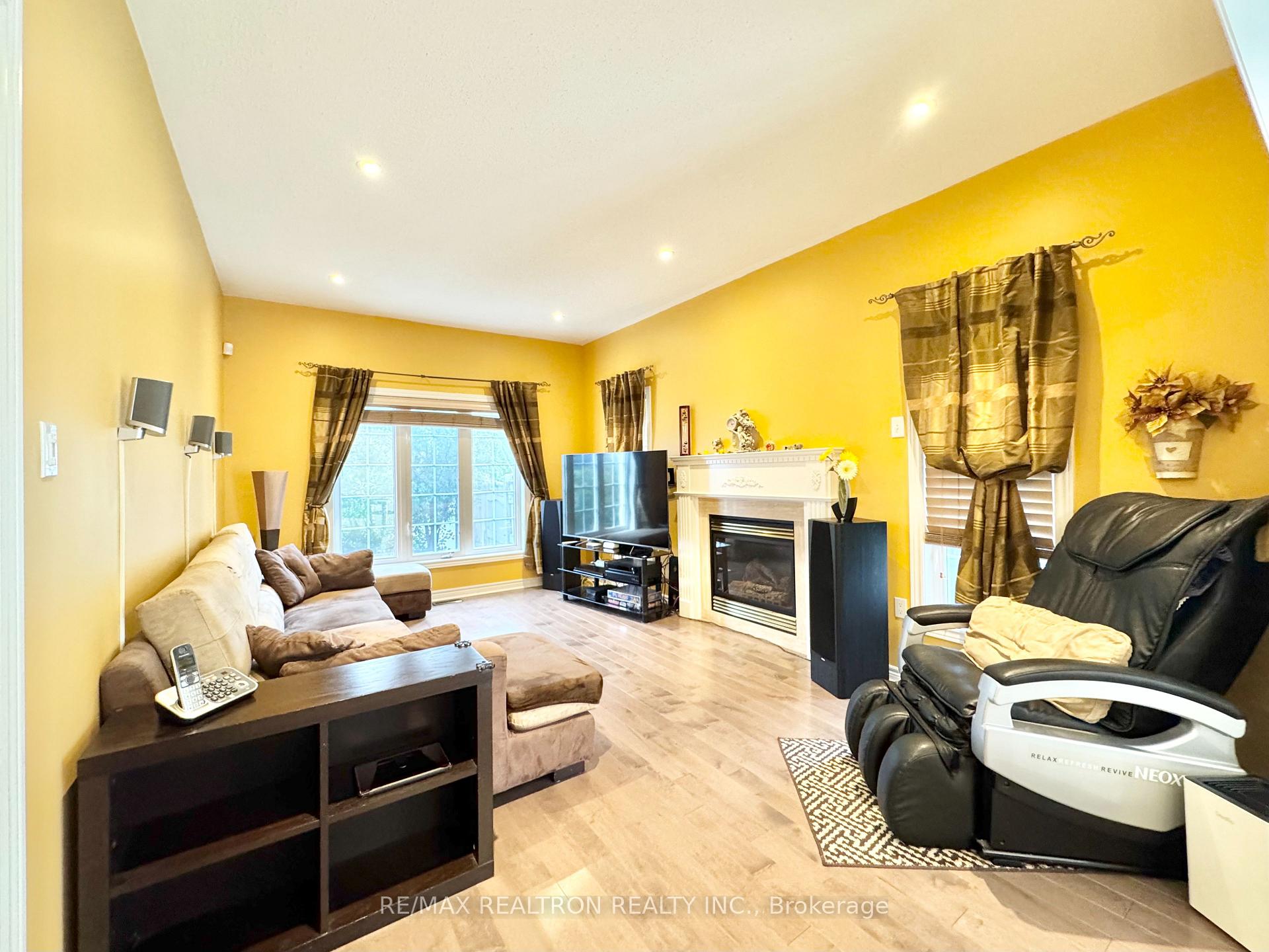 Photo 16 of 2 Redmond Drive, Vaughan, Patterson — HOMEH