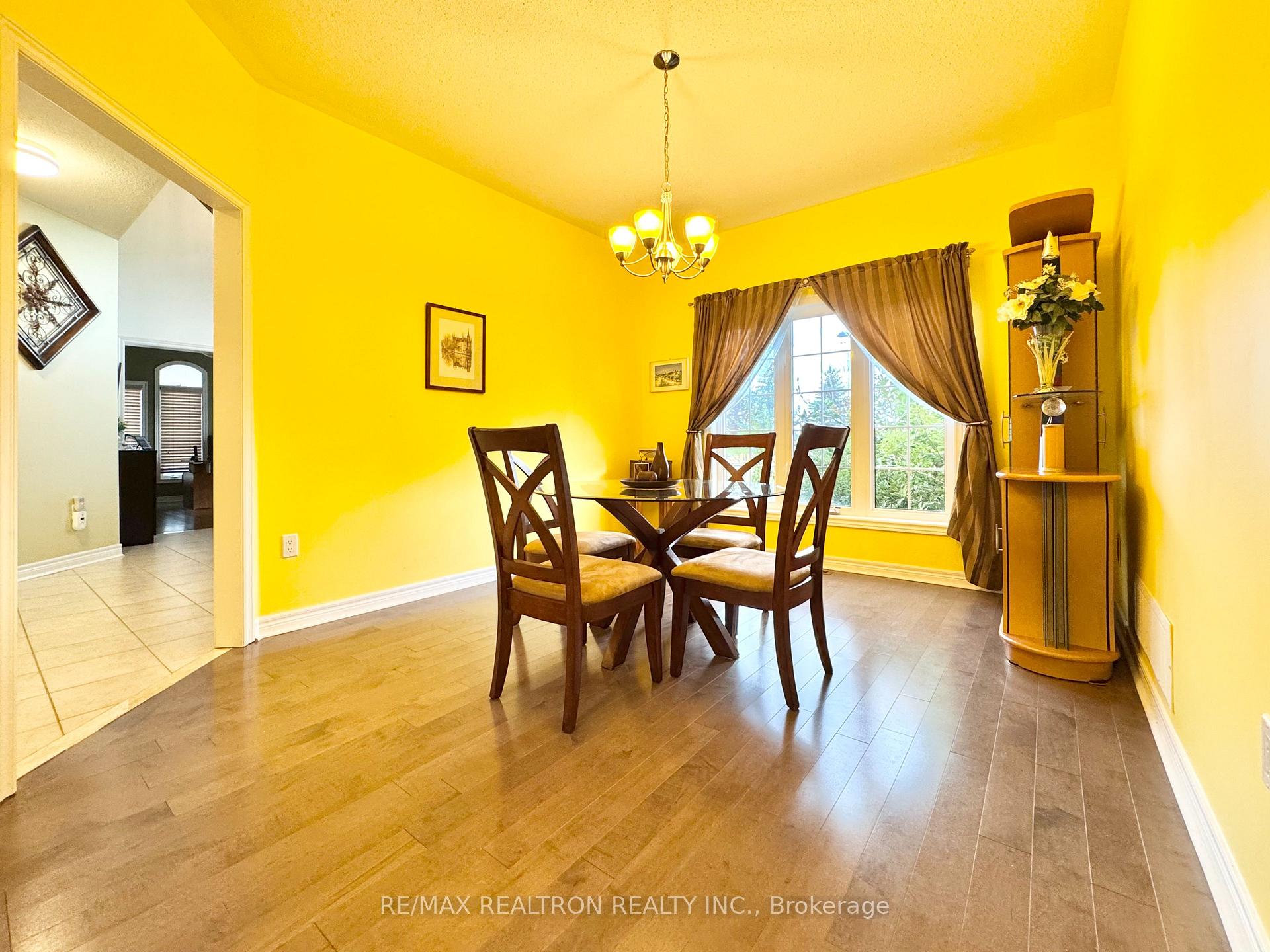 Photo 18 of 2 Redmond Drive, Vaughan, Patterson — HOMEH