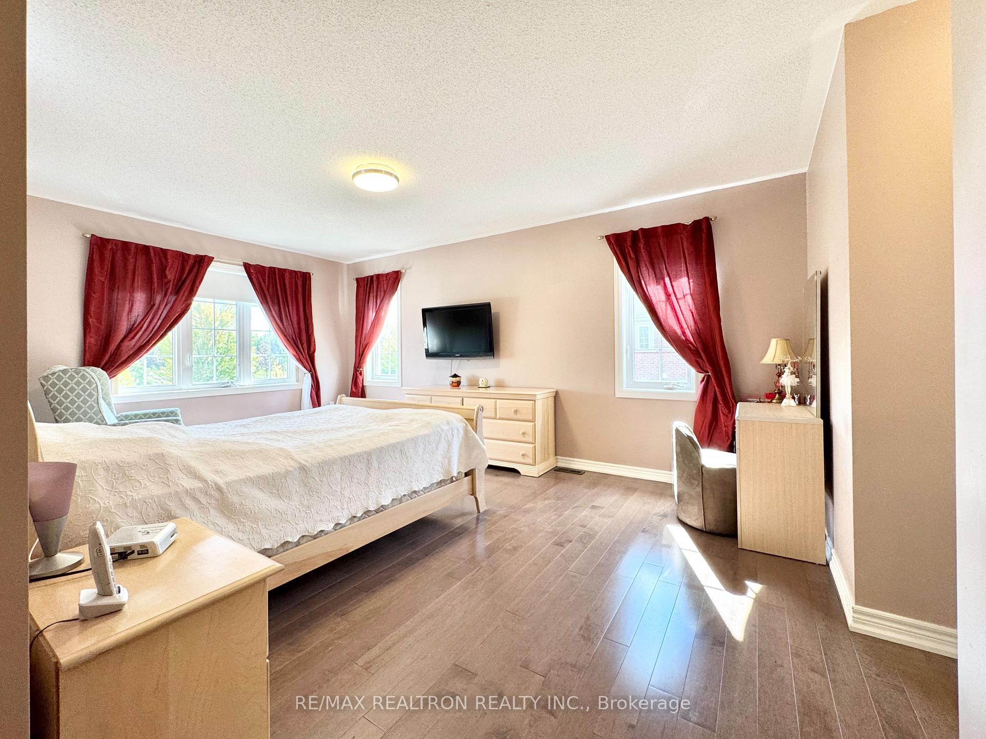 Photo 22 of 2 Redmond Drive, Vaughan, Patterson — HOMEH
